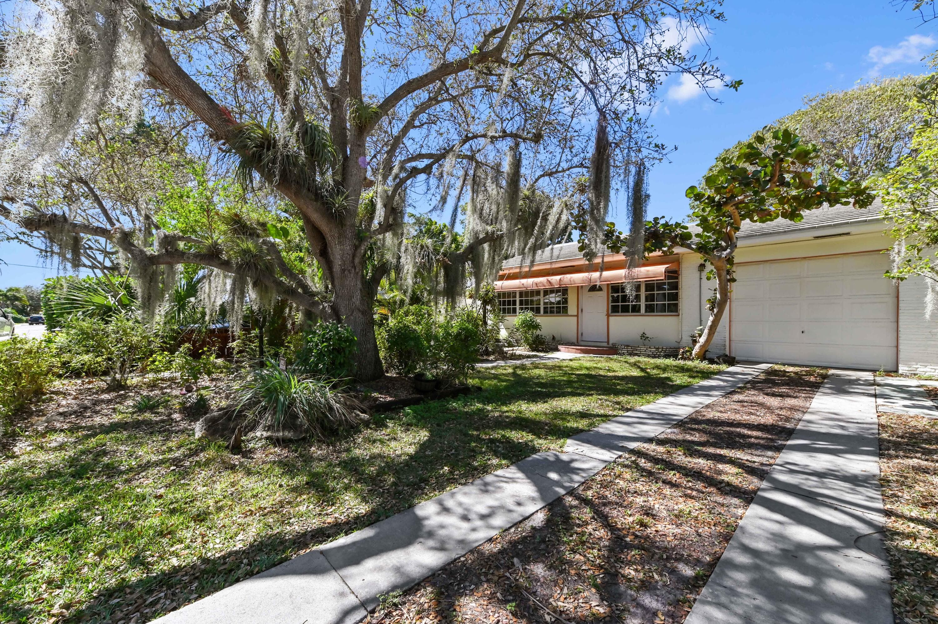 411 N Lakeside Drive, Lake Worth Beach, FL 33460 — photo 19 of 25