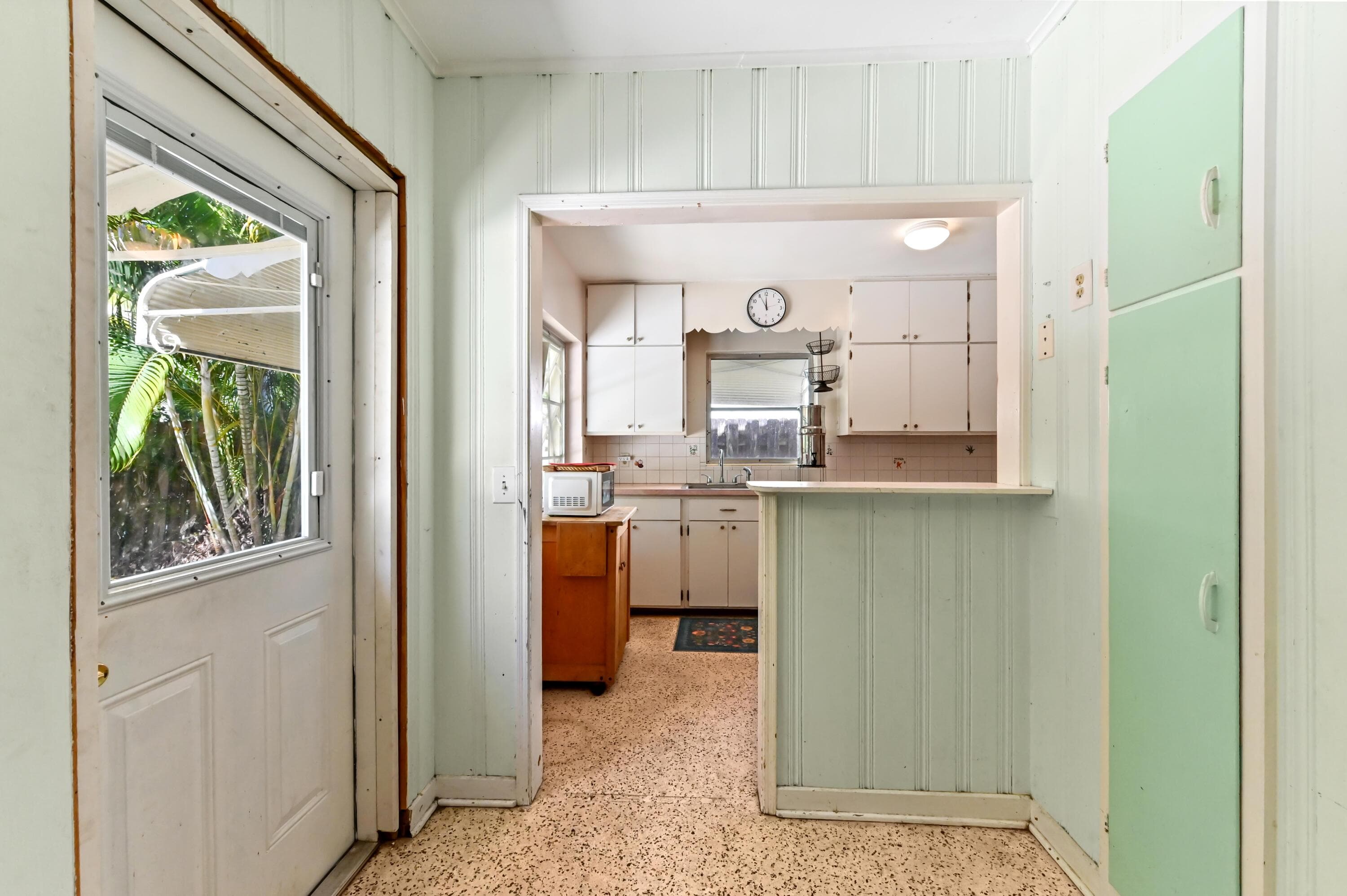 411 N Lakeside Drive, Lake Worth Beach, FL 33460 — photo 4 of 25