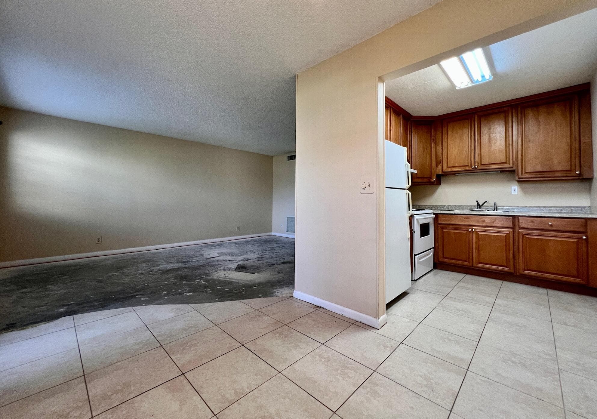 240 Bedford J, West Palm Beach, FL 33417 — photo 4 of 19