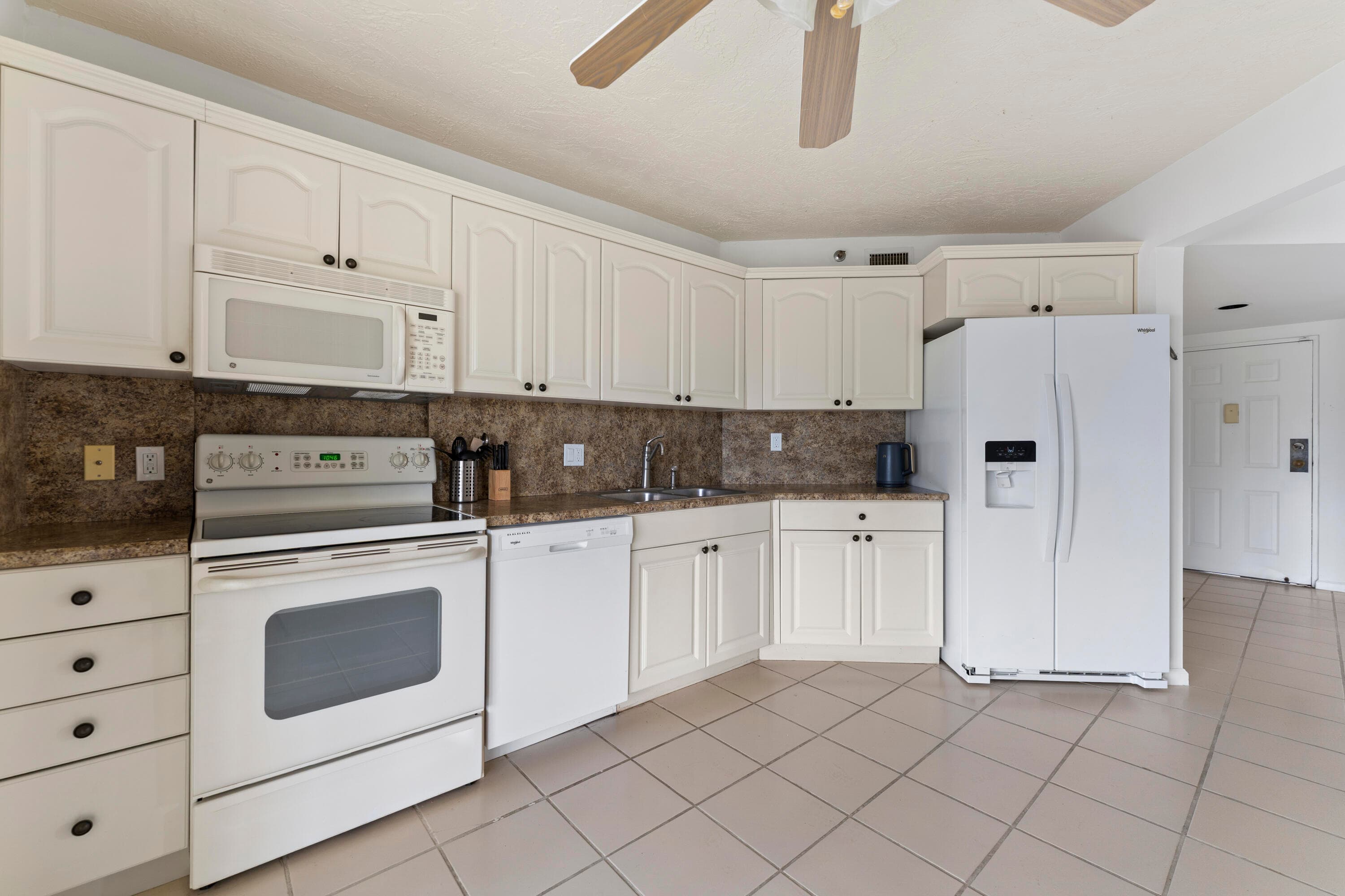 7507 La Paz Boulevard 407, Boca Raton, FL 33433 — photo 10 of 31