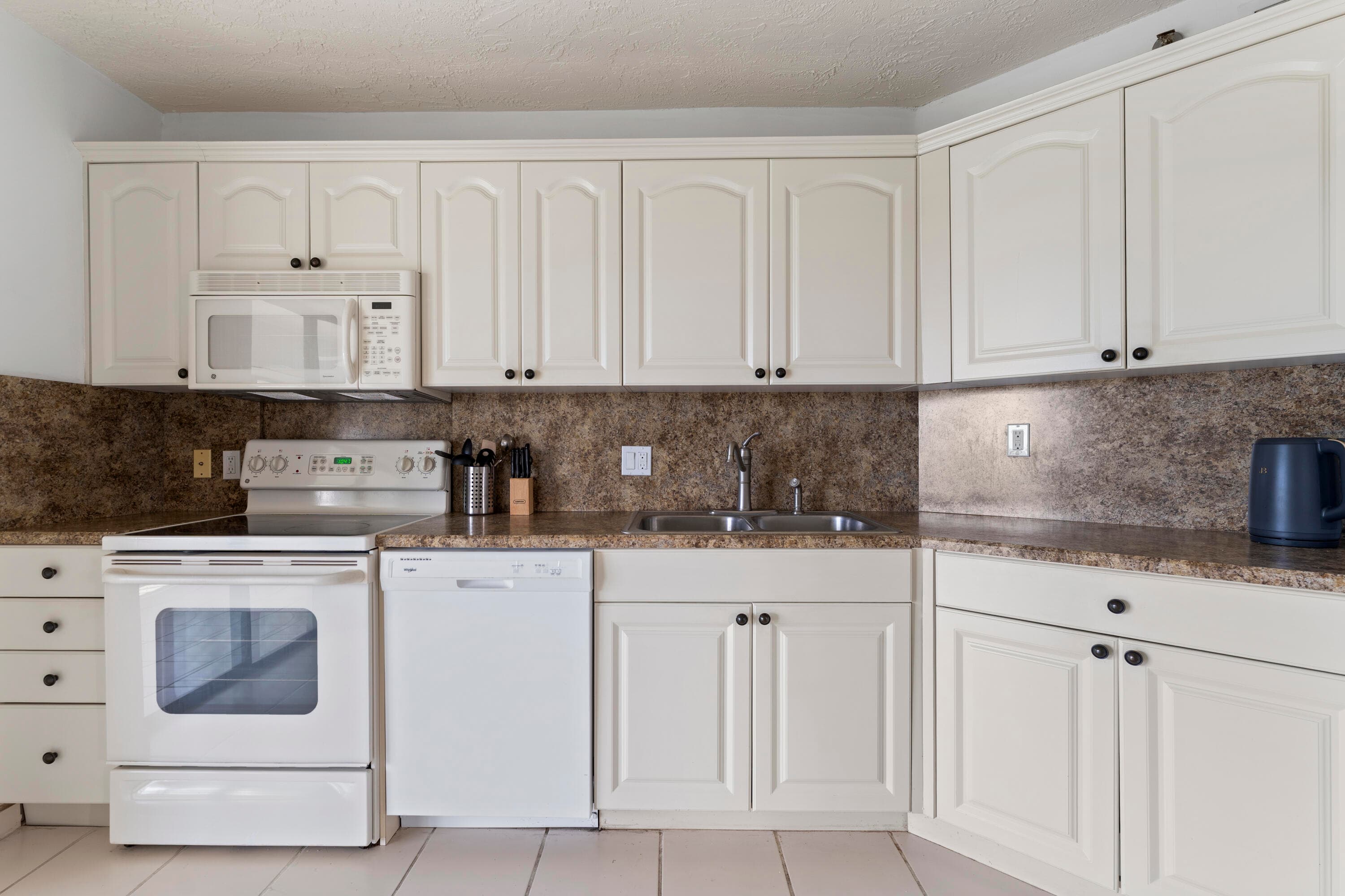 7507 La Paz Boulevard 407, Boca Raton, FL 33433 — photo 11 of 31
