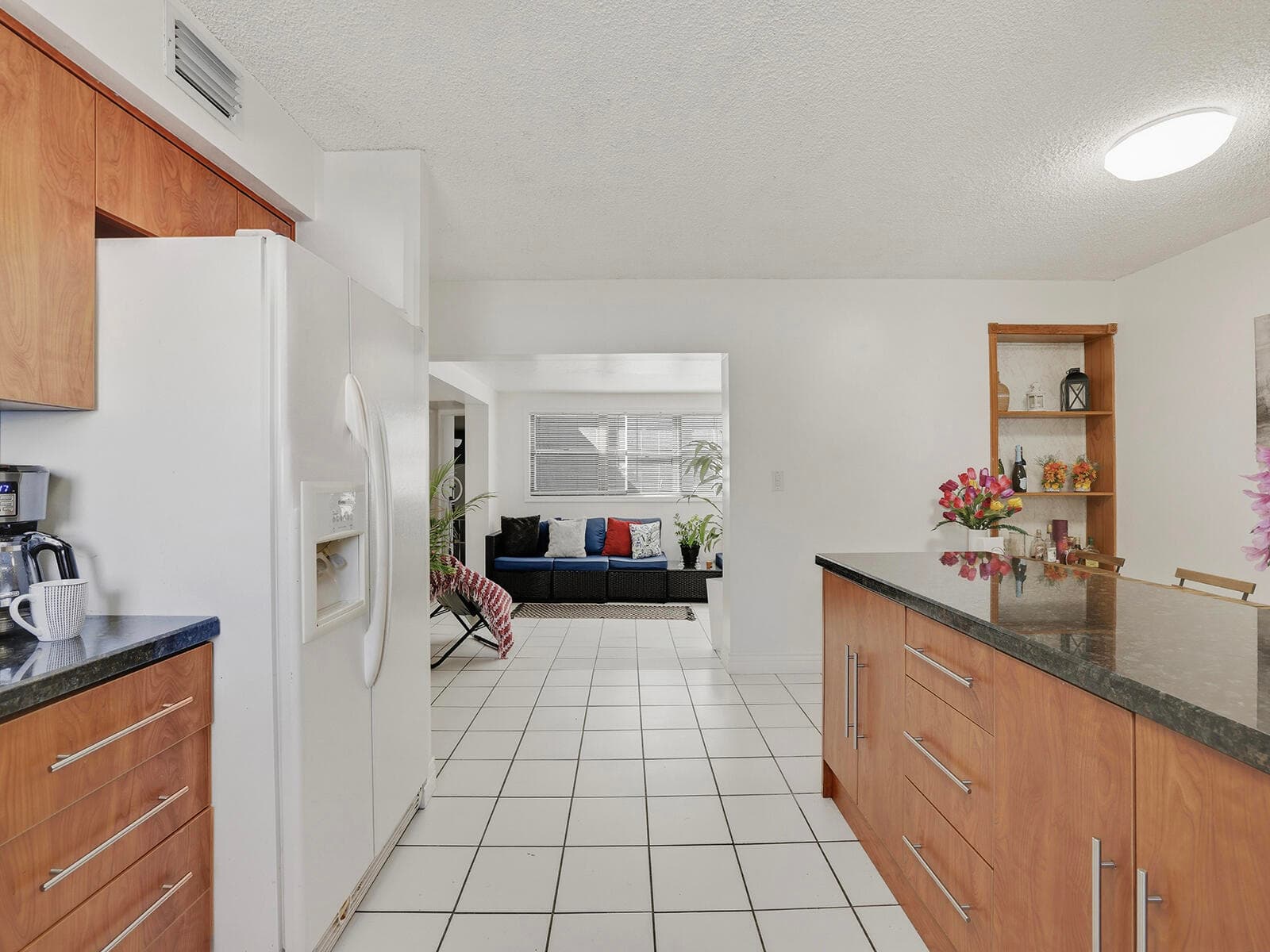 9702 NW 5th Lane 9702, Miami, FL 33172 — photo 8 of 20