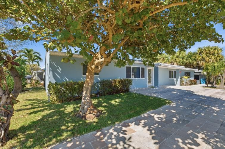 1115 S Seacrest Boulevard, Boynton Beach, FL 33435 — photo 1 of 29