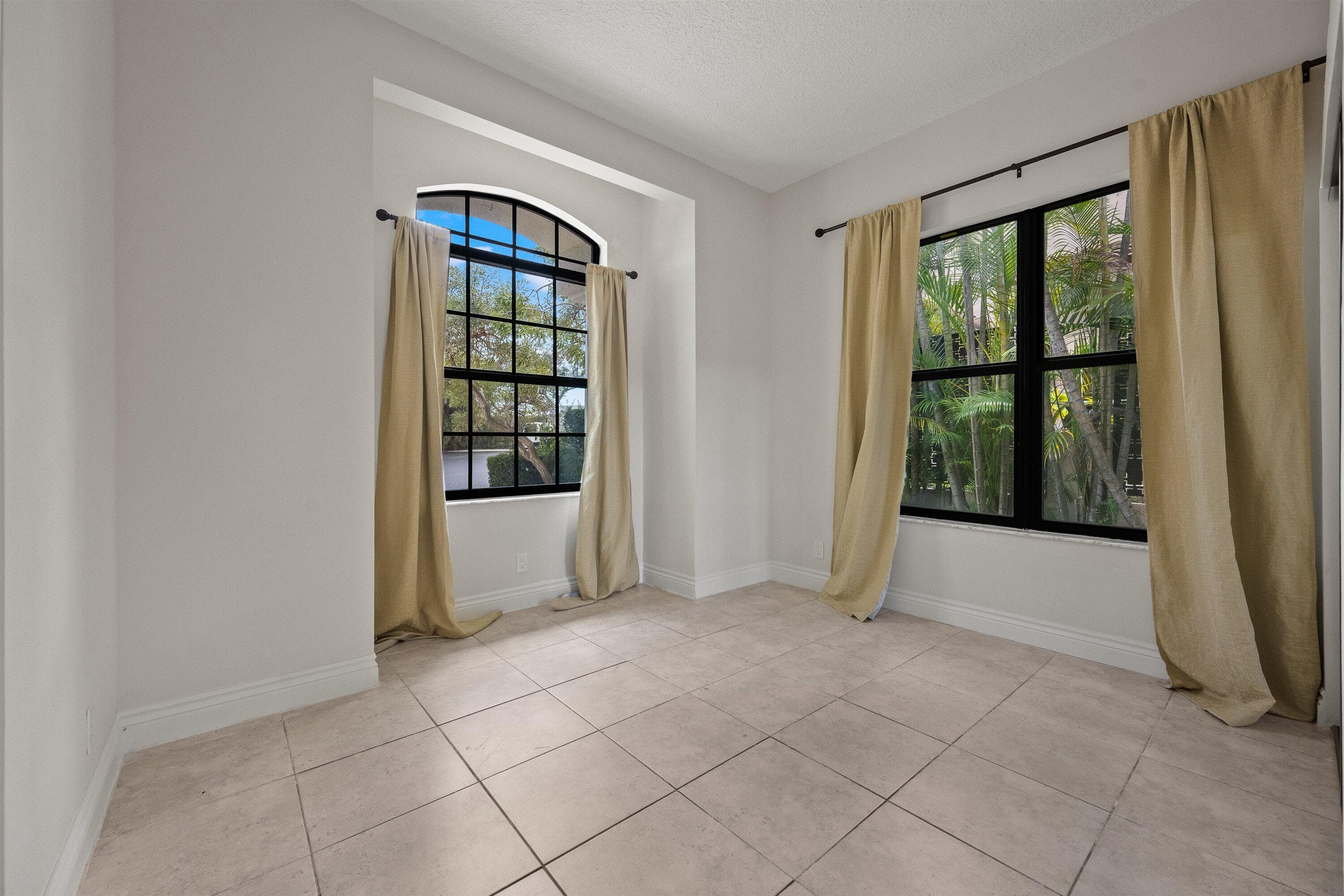 2055 Regents Boulevard, West Palm Beach, FL 33409 — photo 22 of 40