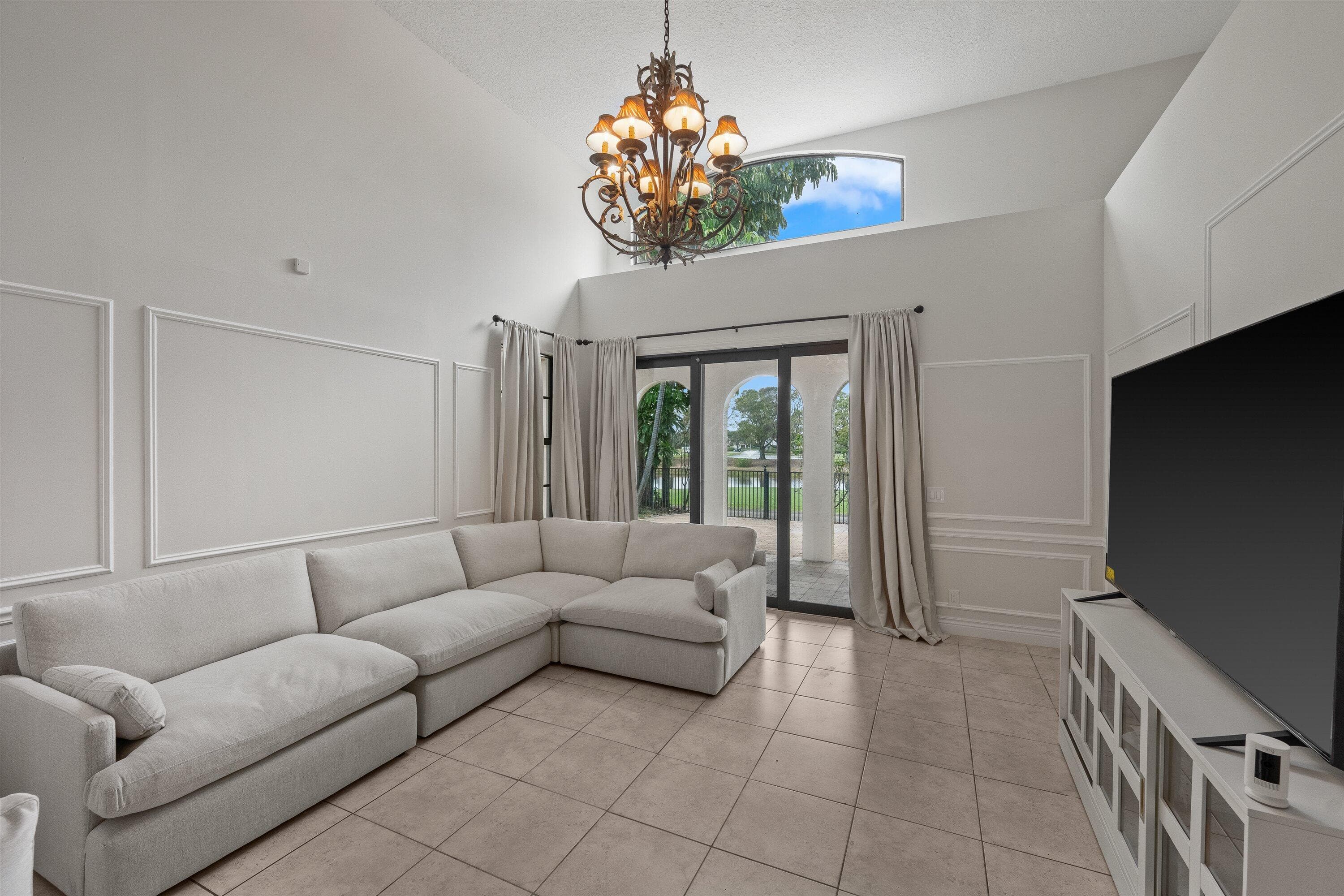 2055 Regents Boulevard, West Palm Beach, FL 33409 — photo 8 of 40