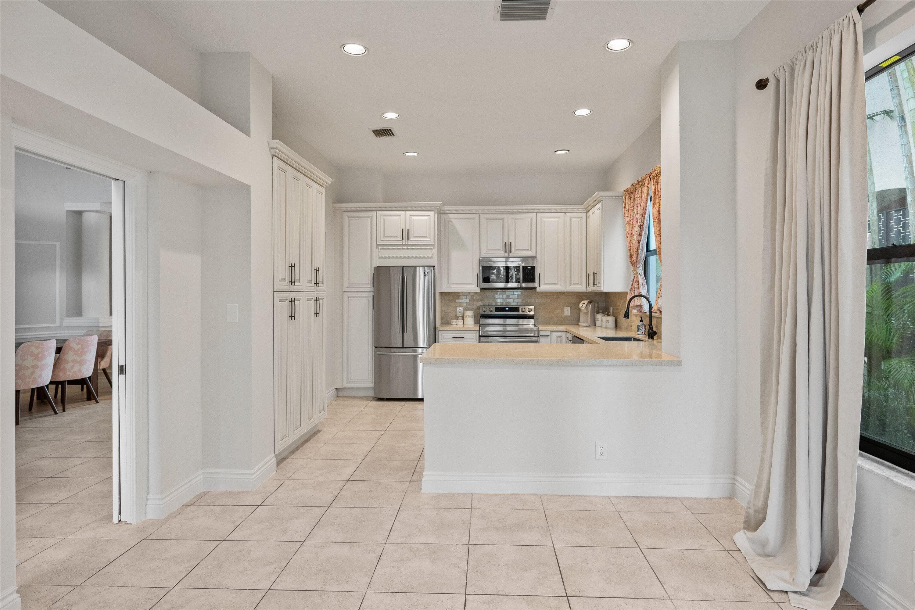 2055 Regents Boulevard, West Palm Beach, FL 33409 — photo 12 of 40