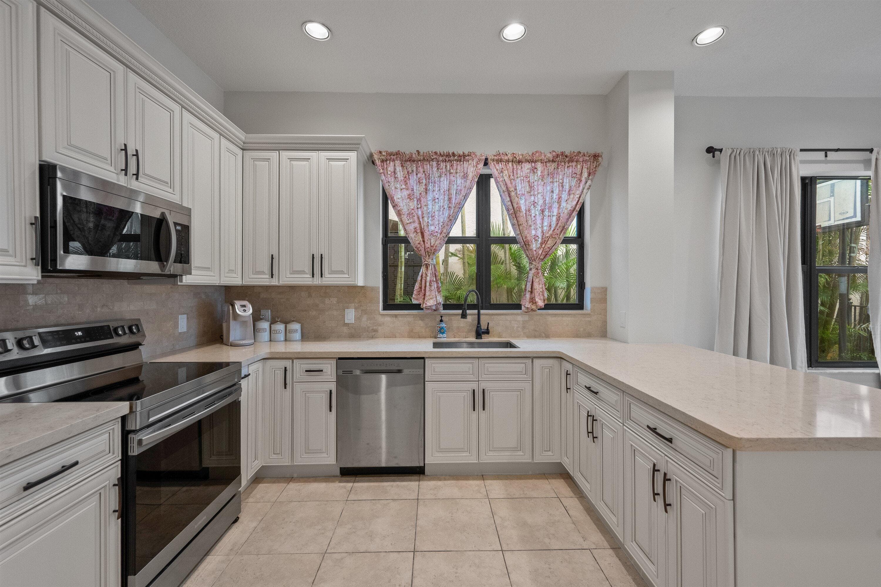 2055 Regents Boulevard, West Palm Beach, FL 33409 — photo 11 of 40