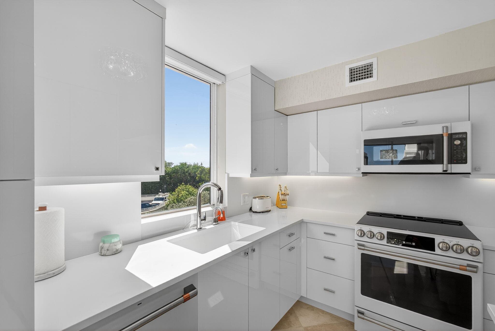 5380 N Ocean Drive 3b, Singer Island, FL 33404 — photo 8 of 47