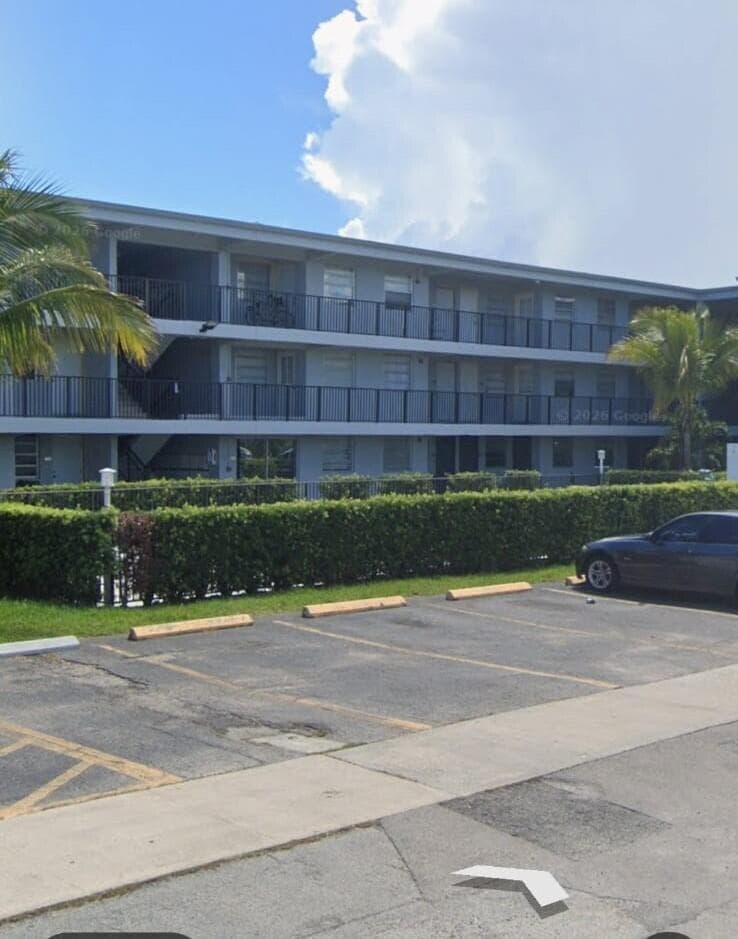 1100 NE 1st Court 305, Hallandale Beach, FL 33009 — photo 2 of 7