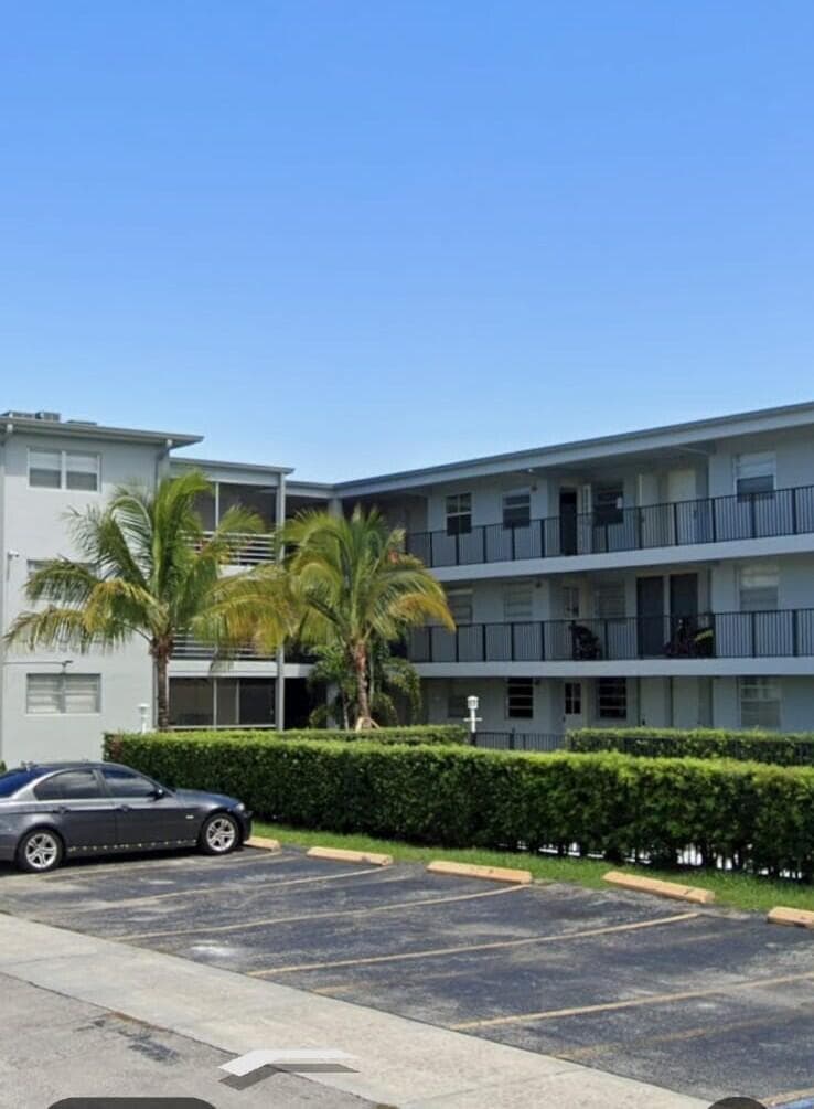 1100 NE 1st Court 305, Hallandale Beach, FL 33009 — photo 1 of 7