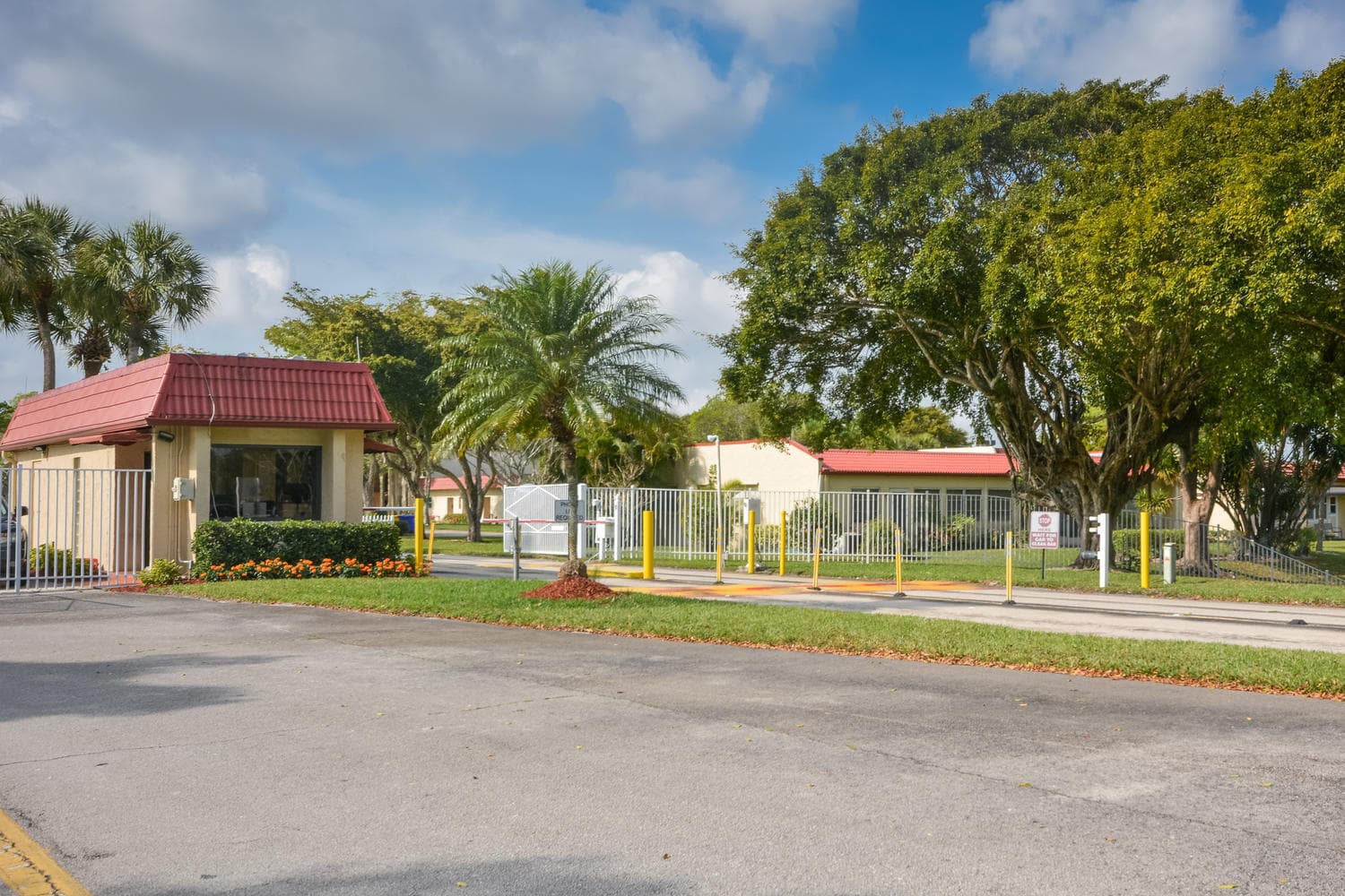 477 Lake Dora Drive, West Palm Beach, FL 33411 — photo 3 of 28