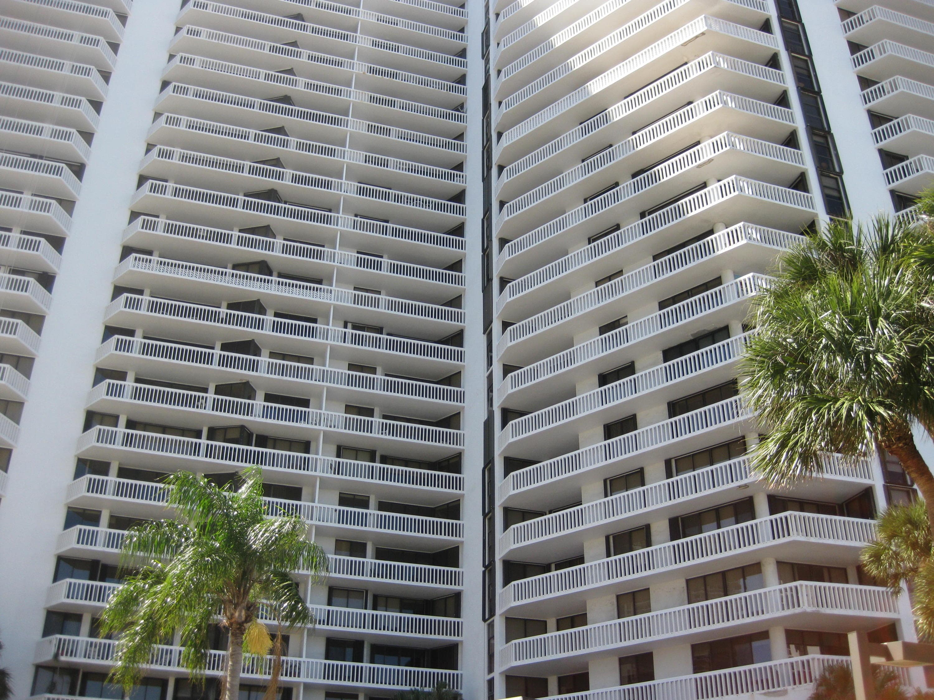20281 E Country Club Drive E 2008, Aventura, FL 33180 — photo 1 of 26