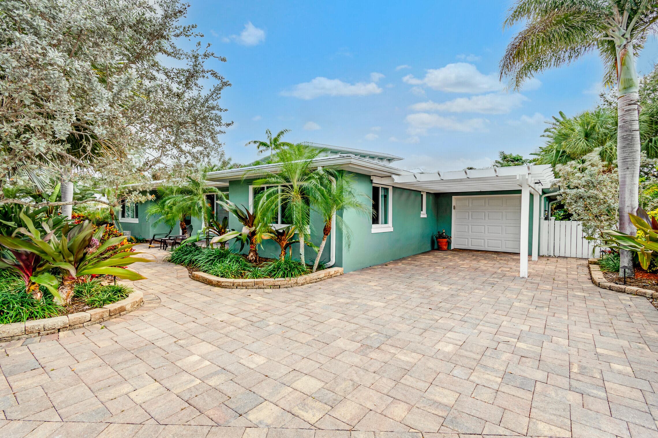 440 Jupiter Lane, Juno Beach, FL 33408 — photo 3 of 34