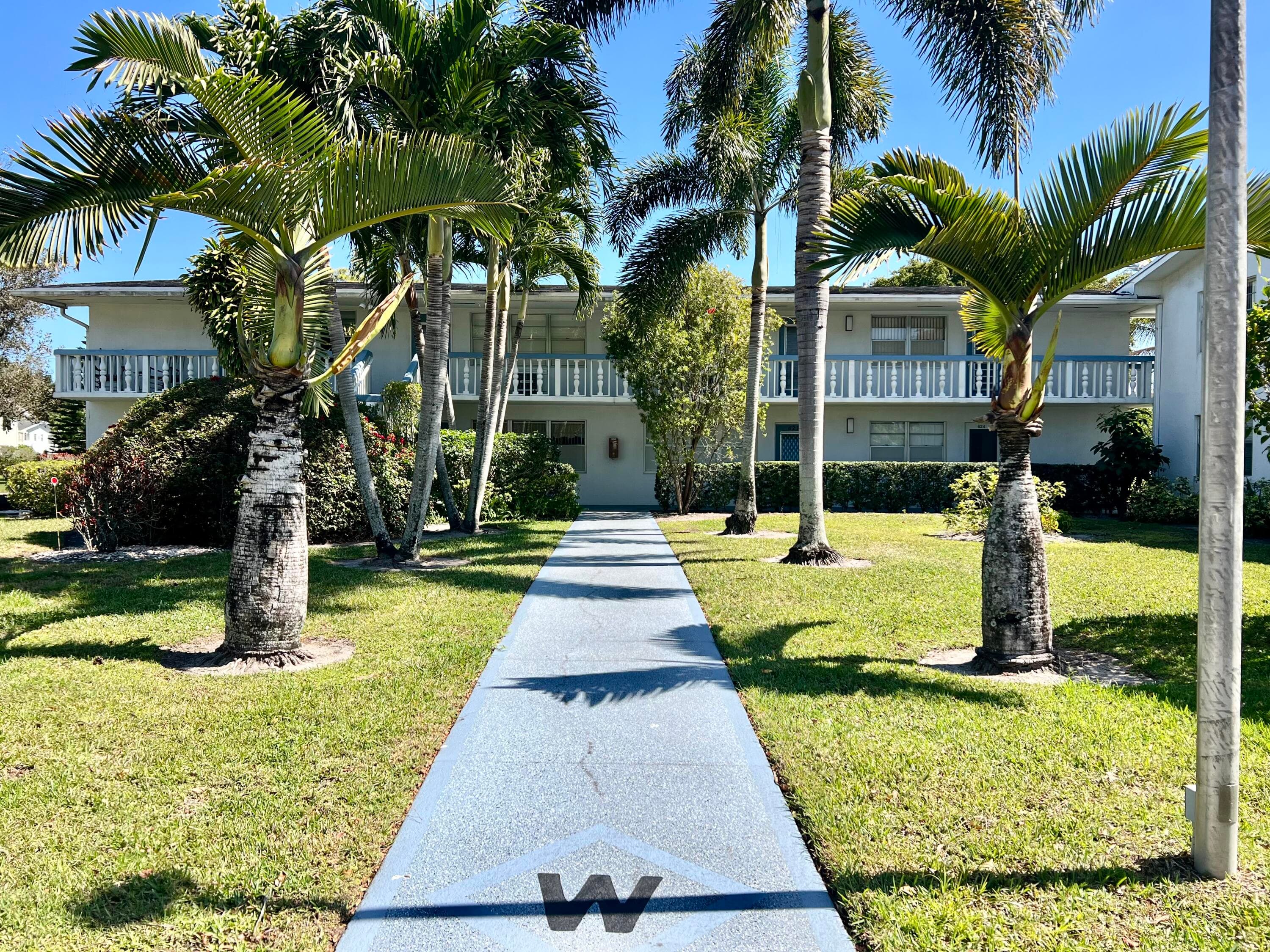 635 Durham W, Deerfield Beach, FL 33442 — photo 2 of 18