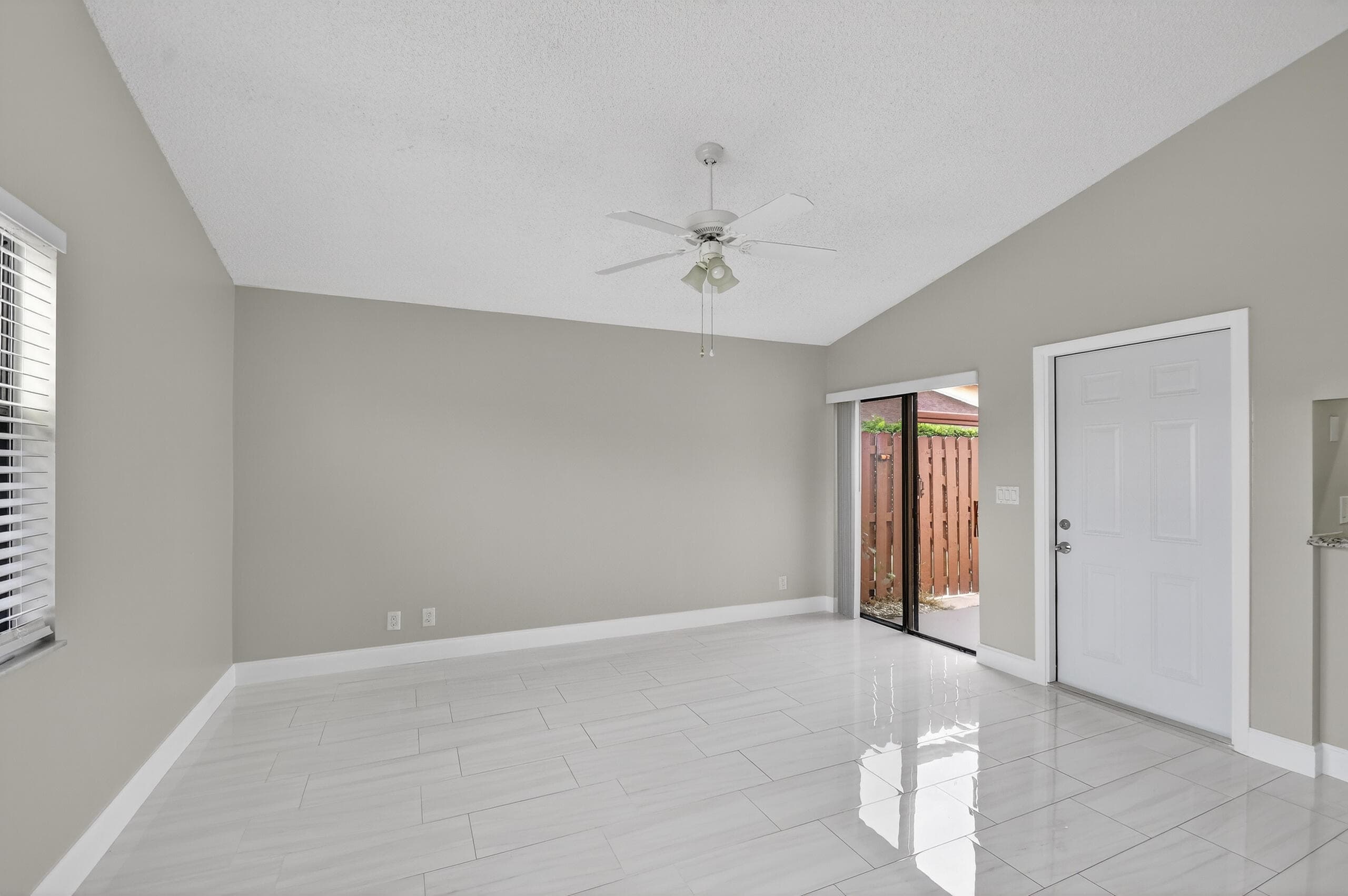 484 Springdale Circle 48d, Palm Springs, FL 33461 — photo 12 of 59