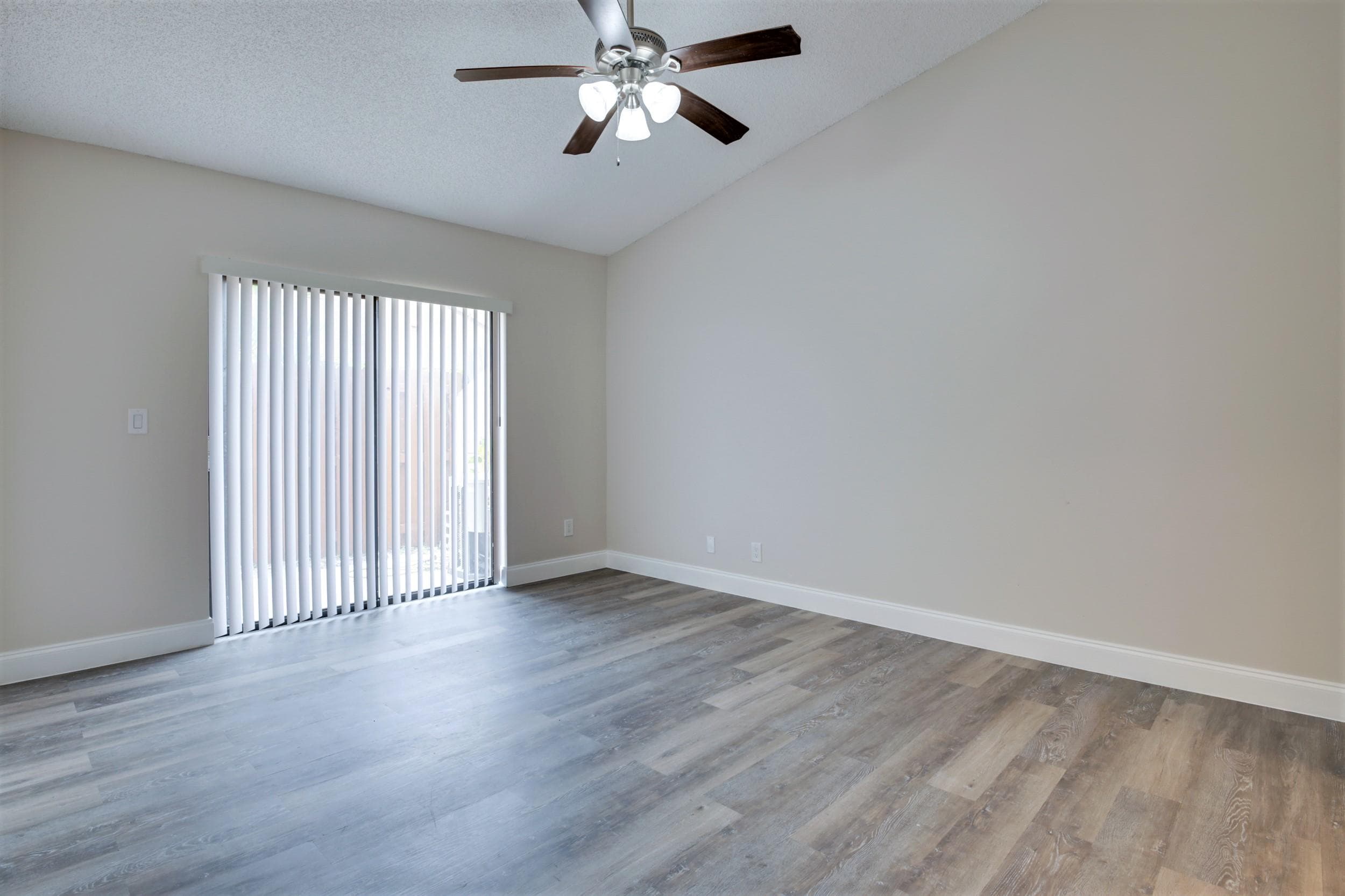 484 Springdale Circle 48d, Palm Springs, FL 33461 — photo 17 of 59