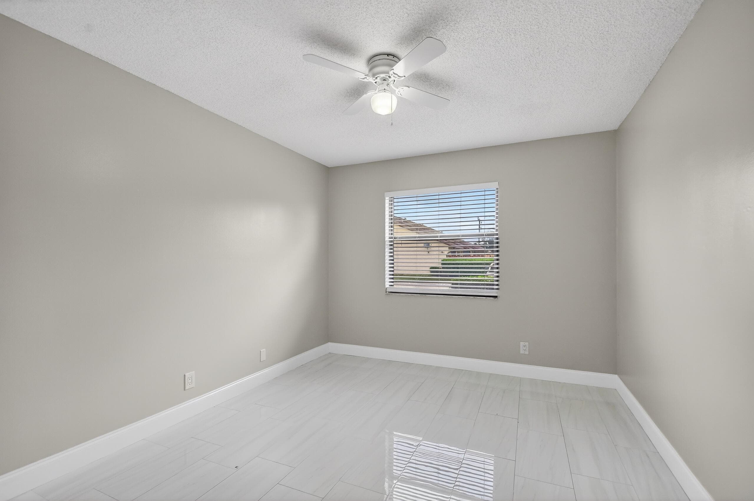 484 Springdale Circle 48d, Palm Springs, FL 33461 — photo 30 of 59