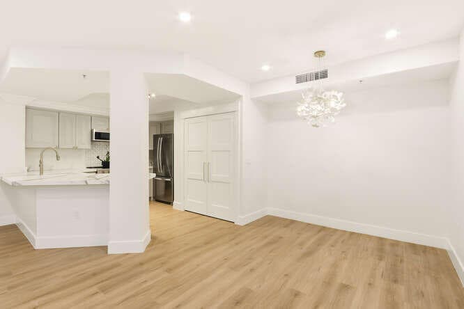 720 S Sapodilla Avenue 304, West Palm Beach, FL 33401 — photo 10 of 32