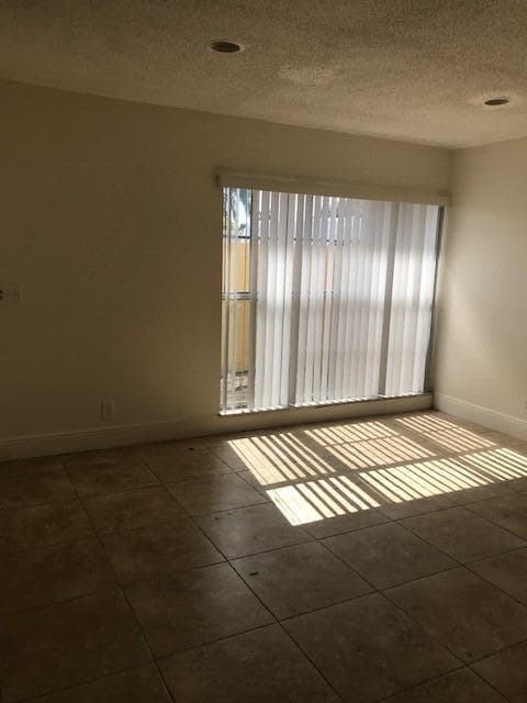 726 SW 73rd Avenue 26, North Lauderdale, FL 33068 — photo 12 of 32
