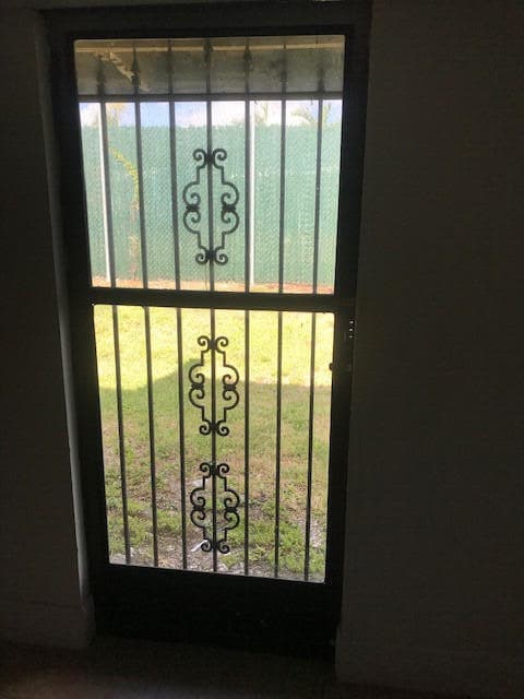 726 SW 73rd Avenue 26, North Lauderdale, FL 33068 — photo 29 of 32