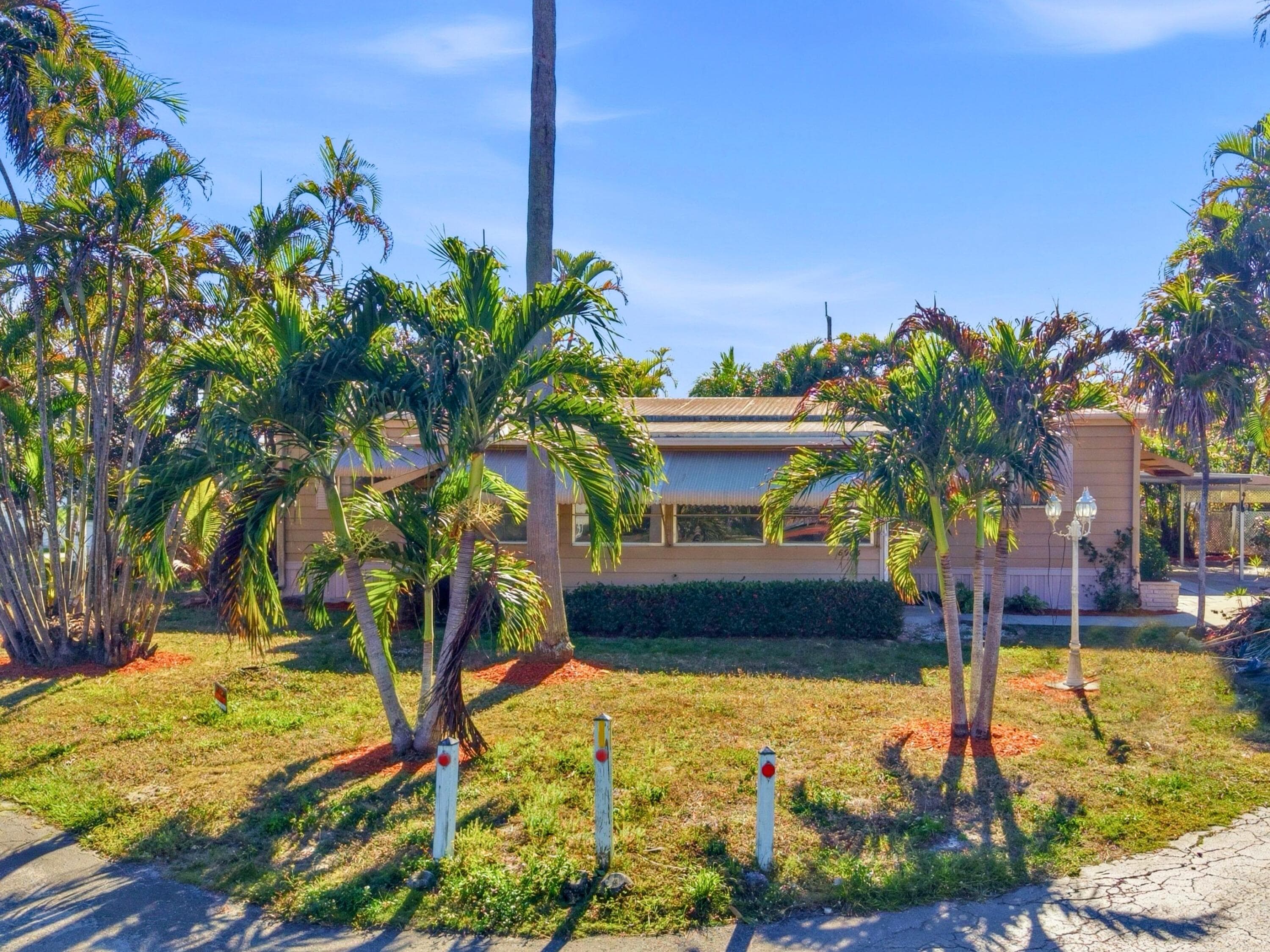 8903 Oak Street, Boynton Beach, FL 33436 — photo 2 of 41