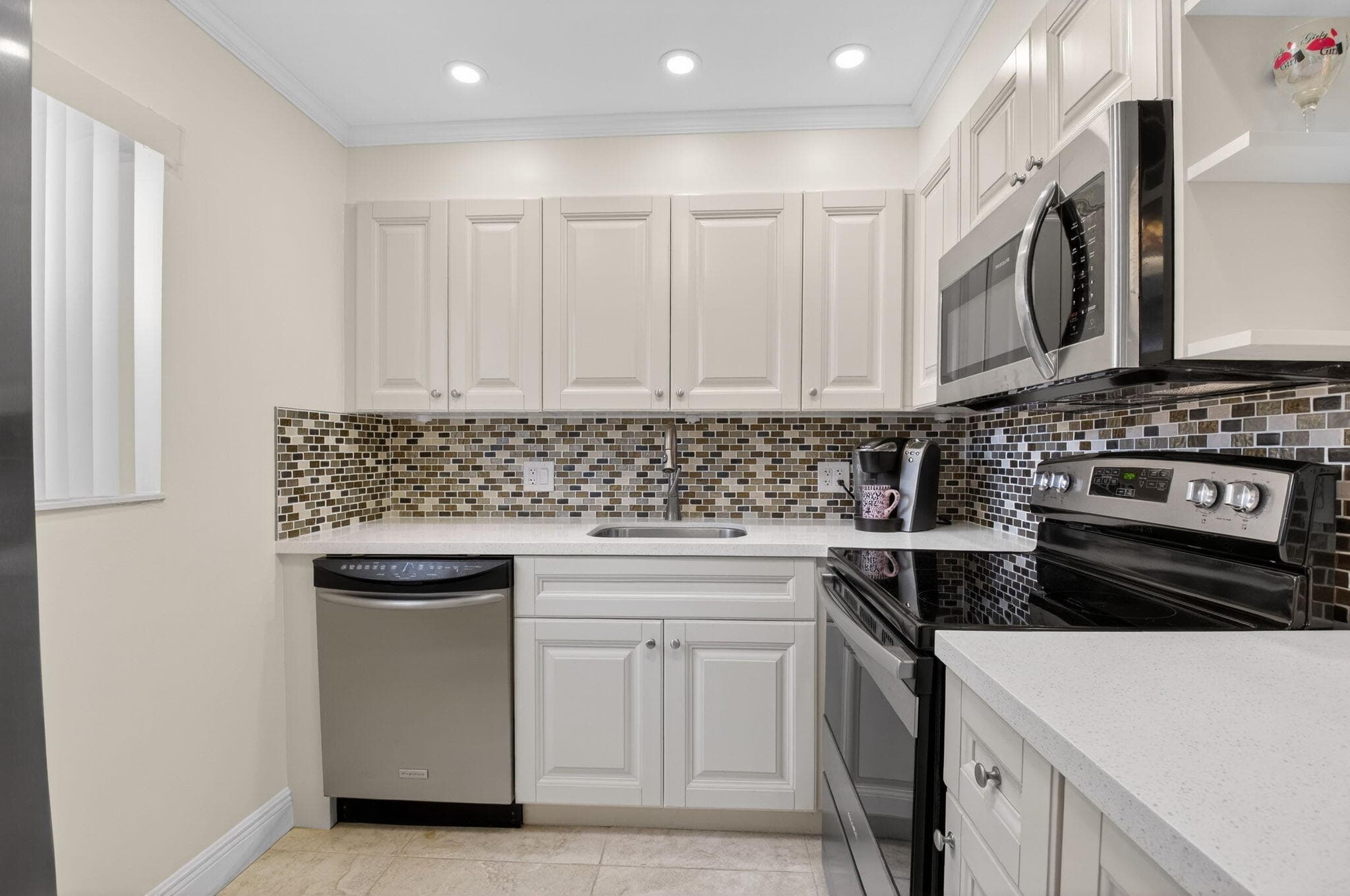205 Flanders E, Delray Beach, FL 33484 — photo 5 of 37