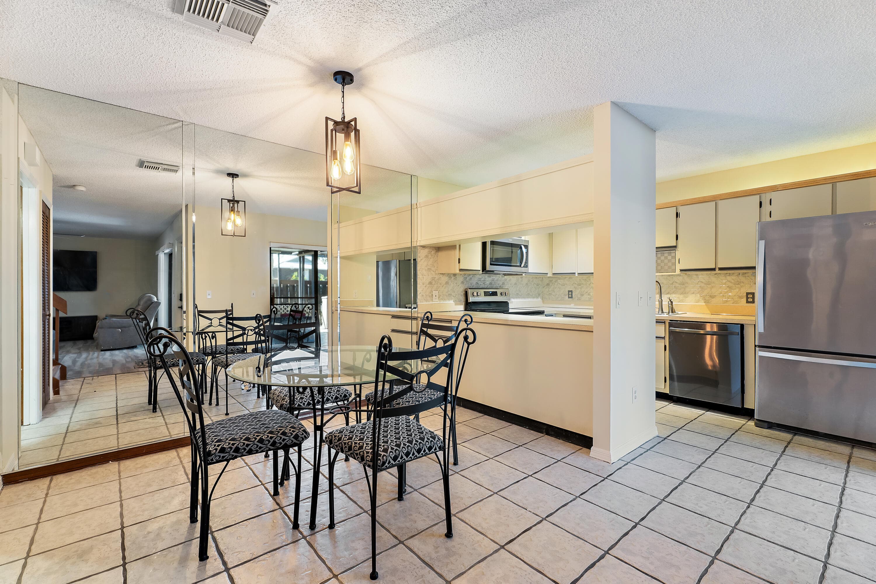 402 SE Castle Court, Port St. Lucie, FL 34952 — photo 8 of 32
