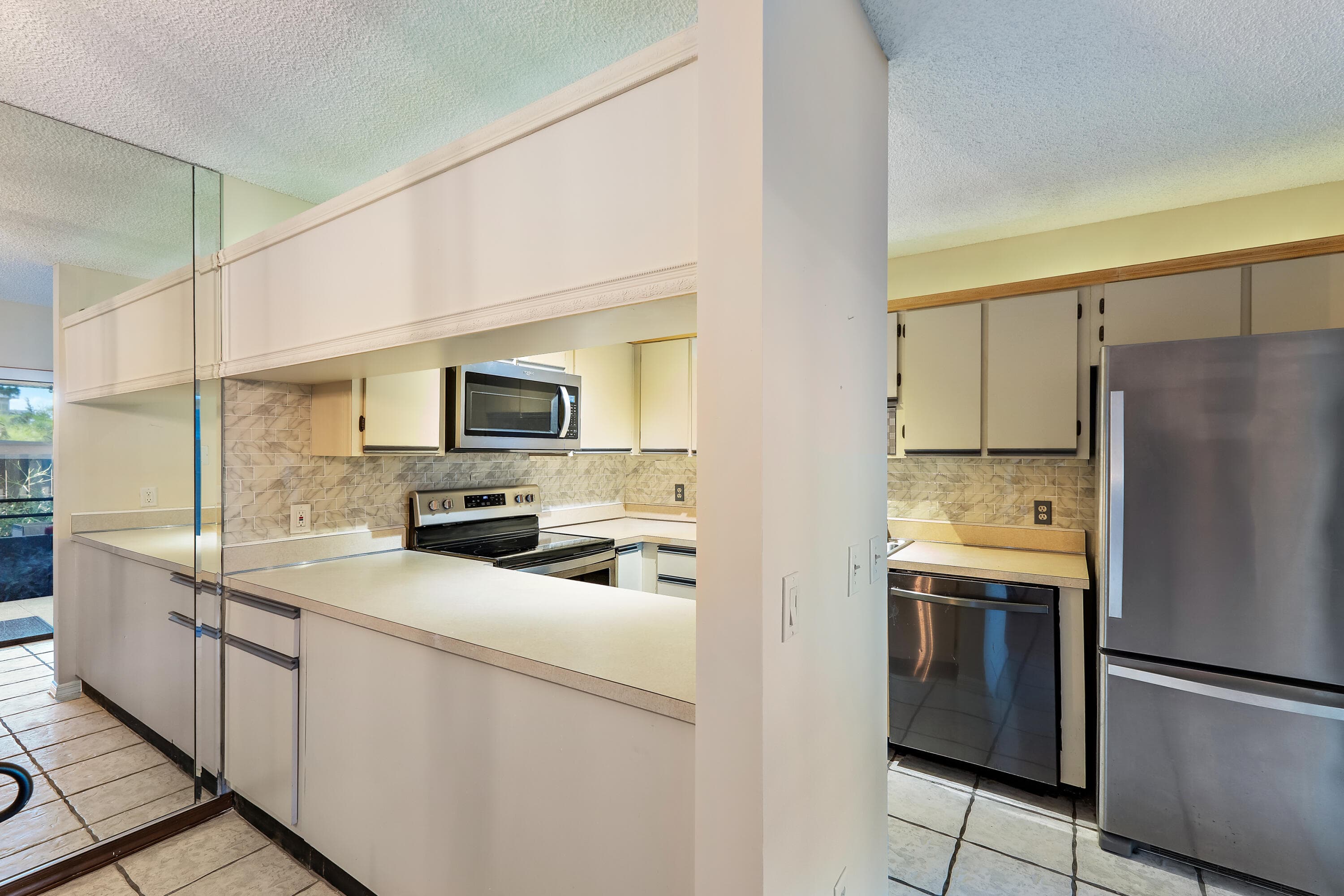 402 SE Castle Court, Port St. Lucie, FL 34952 — photo 11 of 32