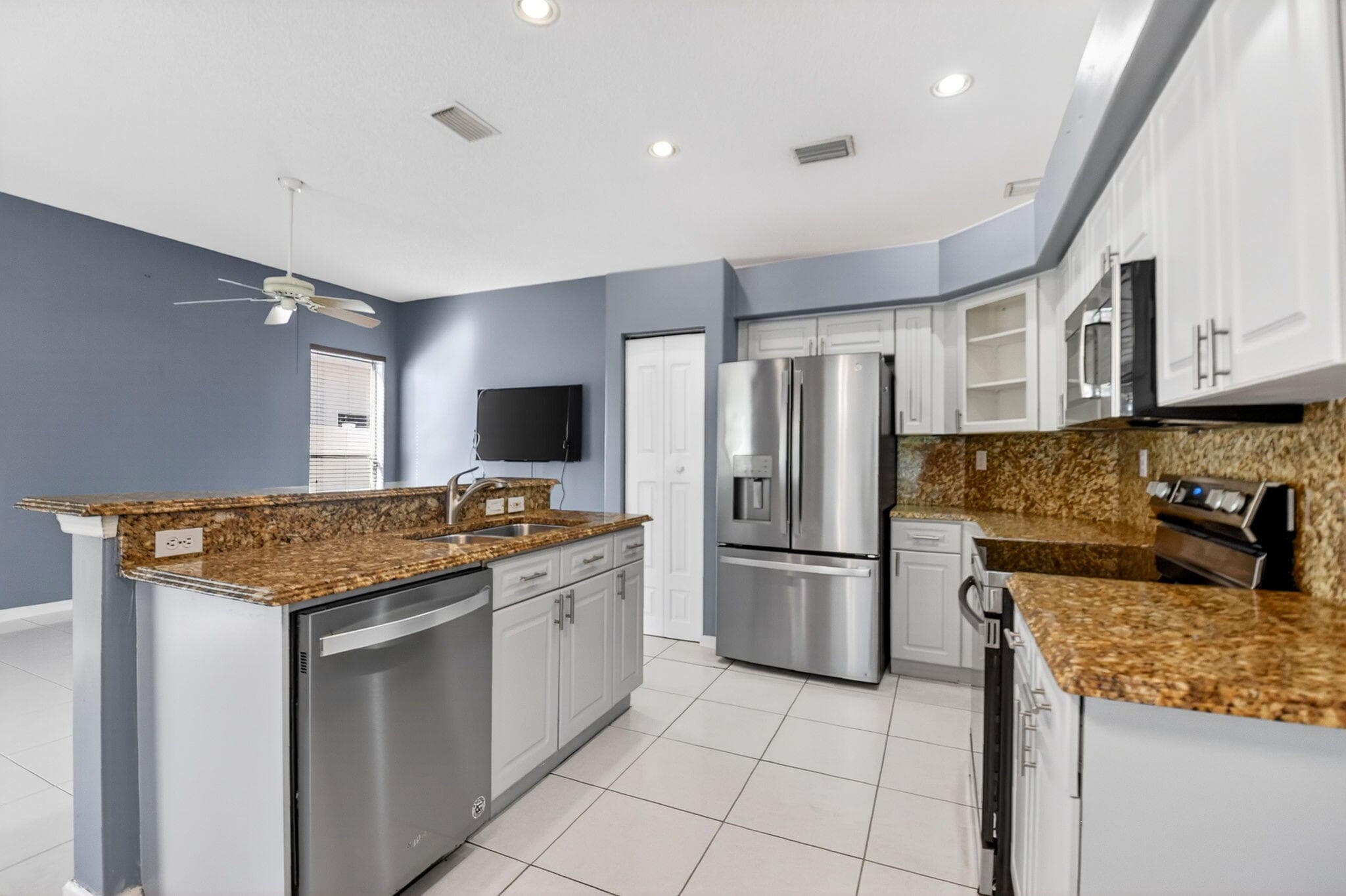 6778 Las Colinas Street, Lake Worth, FL 33463 — photo 8 of 84