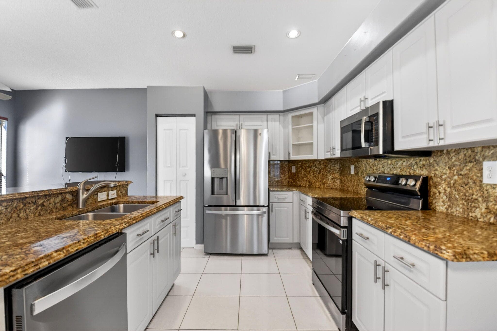 6778 Las Colinas Street, Lake Worth, FL 33463 — photo 9 of 84