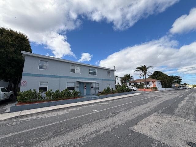 1913 Division Avenue, West Palm Beach, FL 33407 — photo 11 of 39