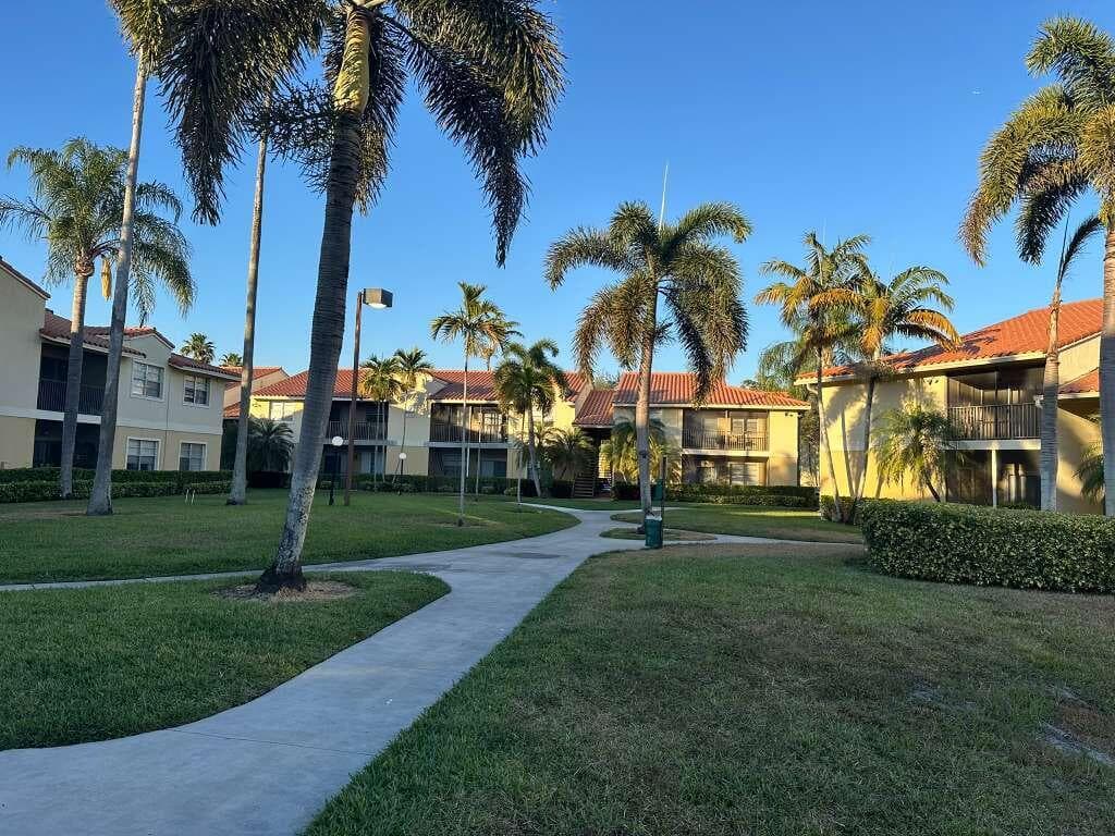 1239 SW 46th Avenue 906, Pompano Beach, FL 33069 — photo 1 of 23