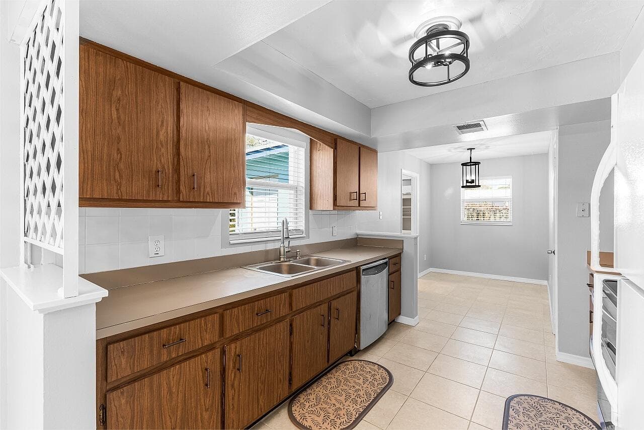 45 1st Court SW, Vero Beach, FL 32962 — photo 12 of 34