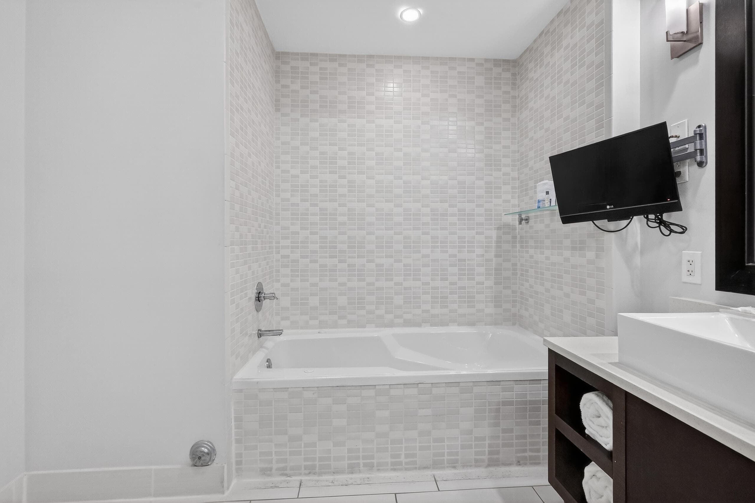 5300 NW 87th Avenue 1215, Doral, FL 33178 — photo 19 of 28