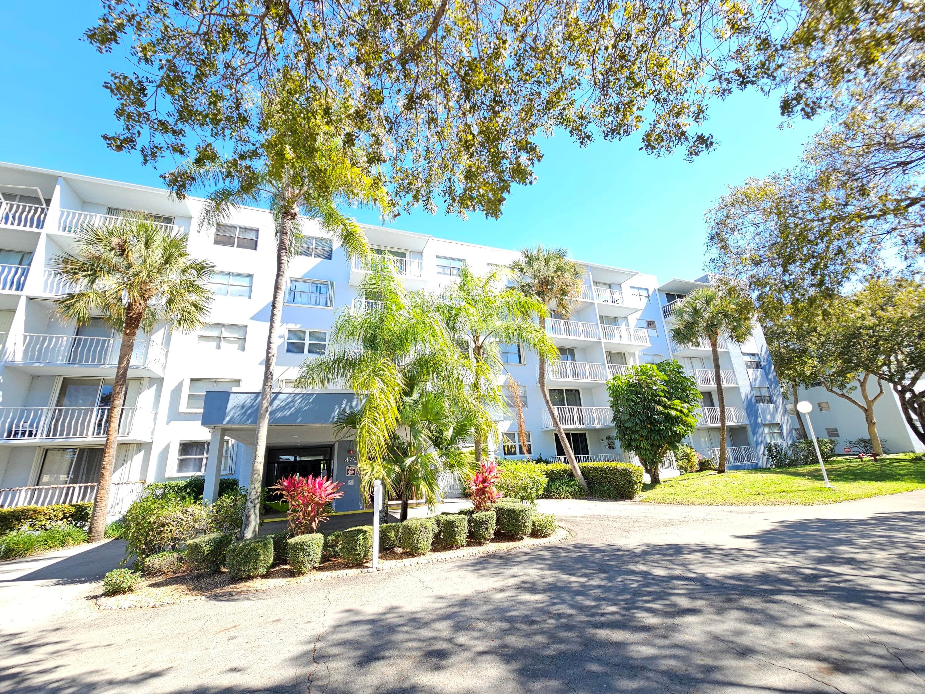 470 Executive Center Drive 2g, West Palm Beach, FL 33401 — photo 1 of 20