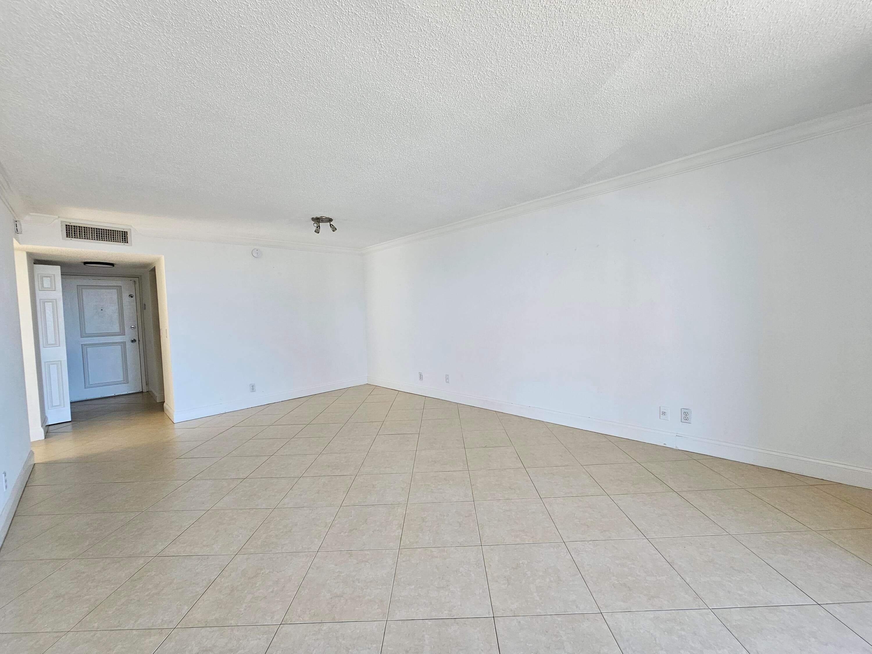470 Executive Center Drive 2g, West Palm Beach, FL 33401 — photo 4 of 20