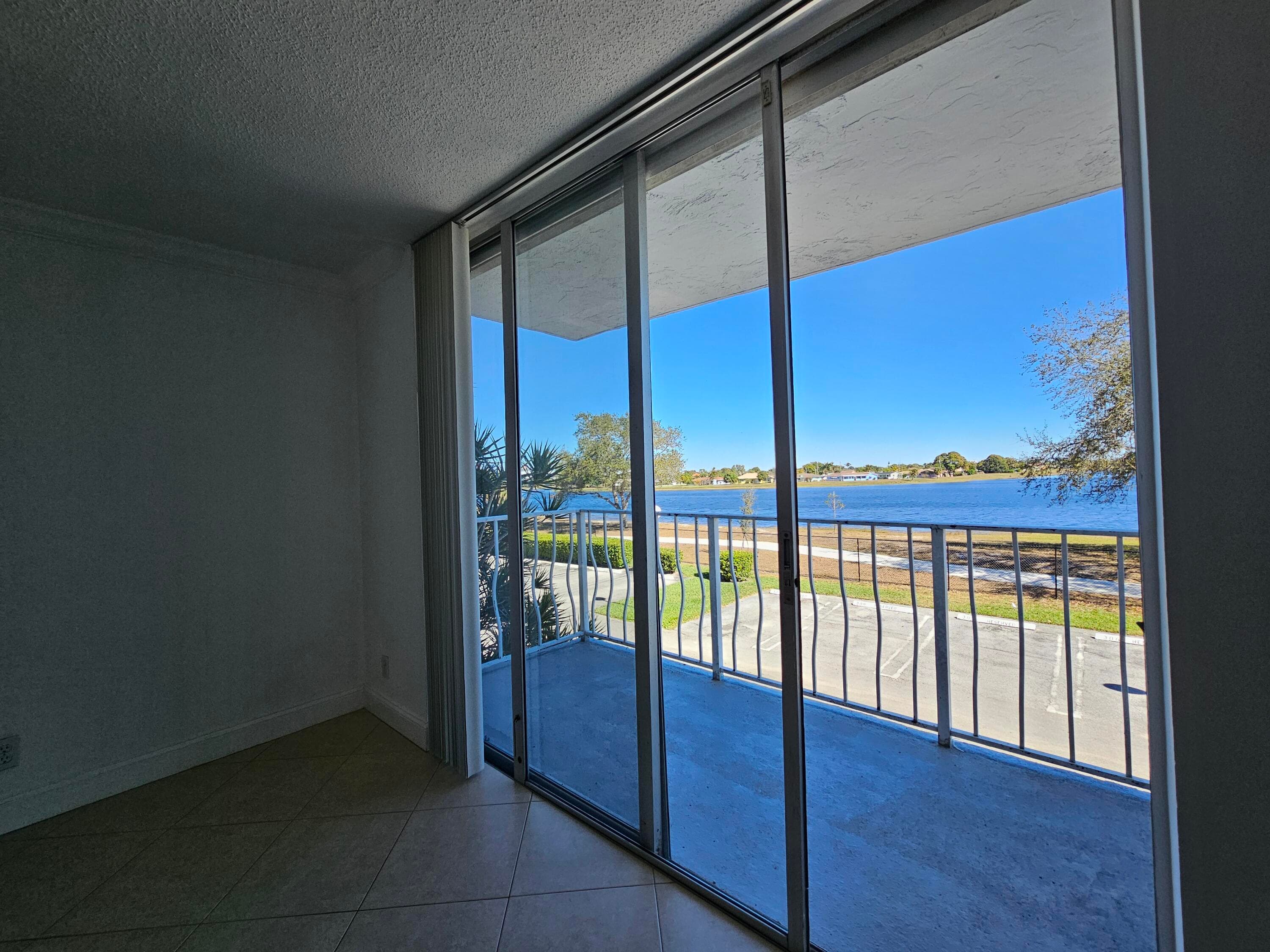 470 Executive Center Drive 2g, West Palm Beach, FL 33401 — photo 5 of 20
