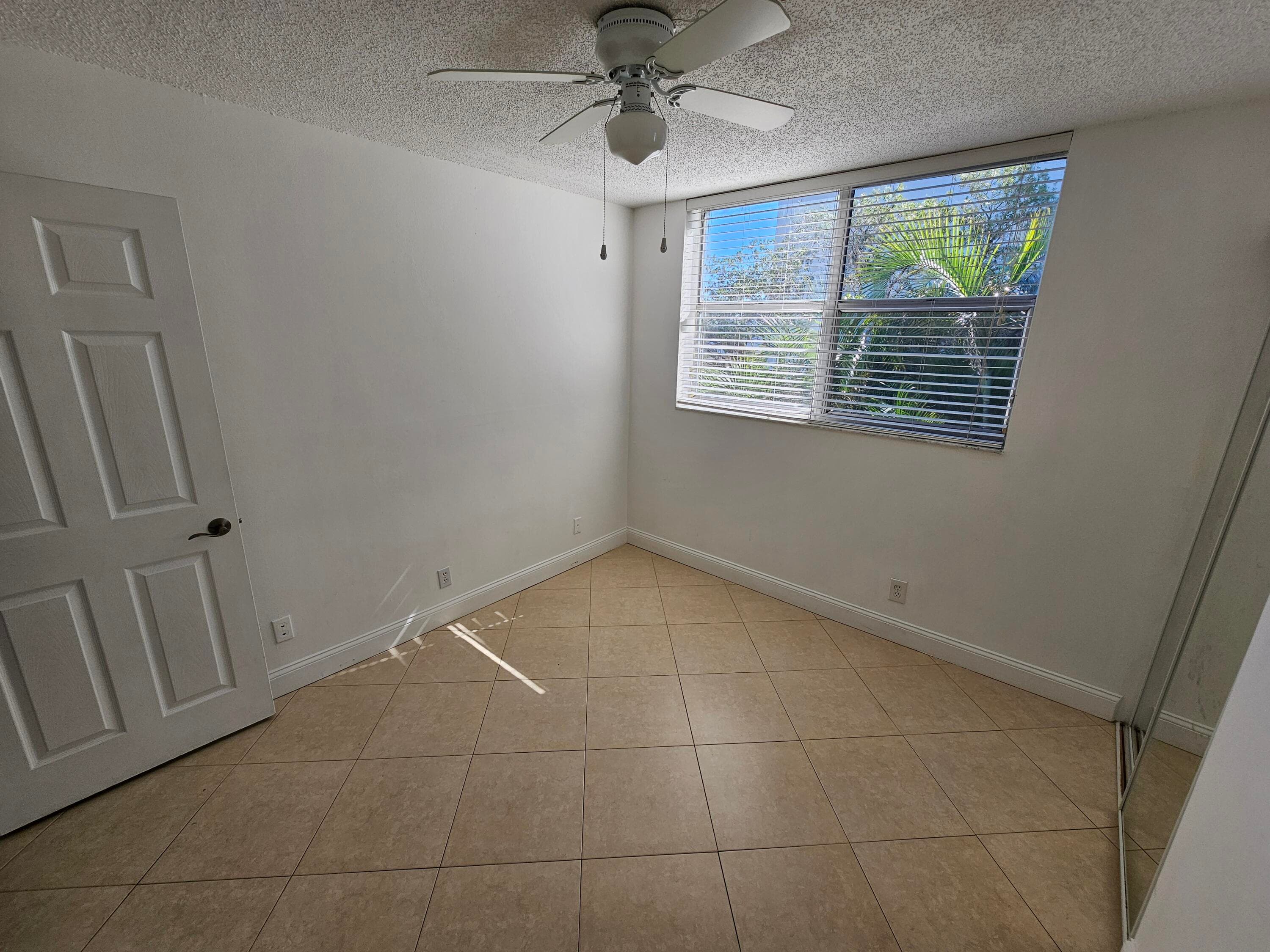 470 Executive Center Drive 2g, West Palm Beach, FL 33401 — photo 10 of 20