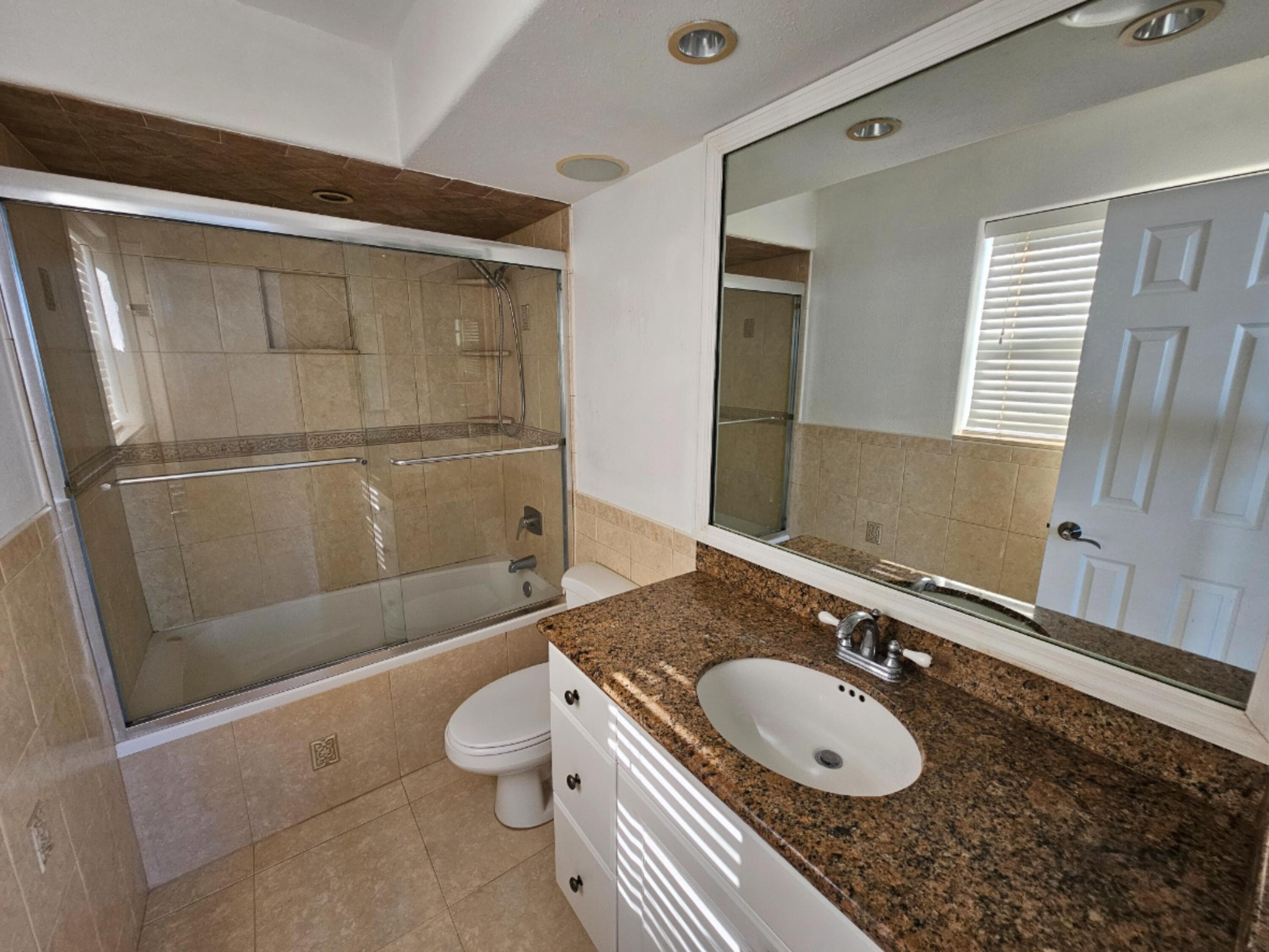 470 Executive Center Drive 2g, West Palm Beach, FL 33401 — photo 8 of 20