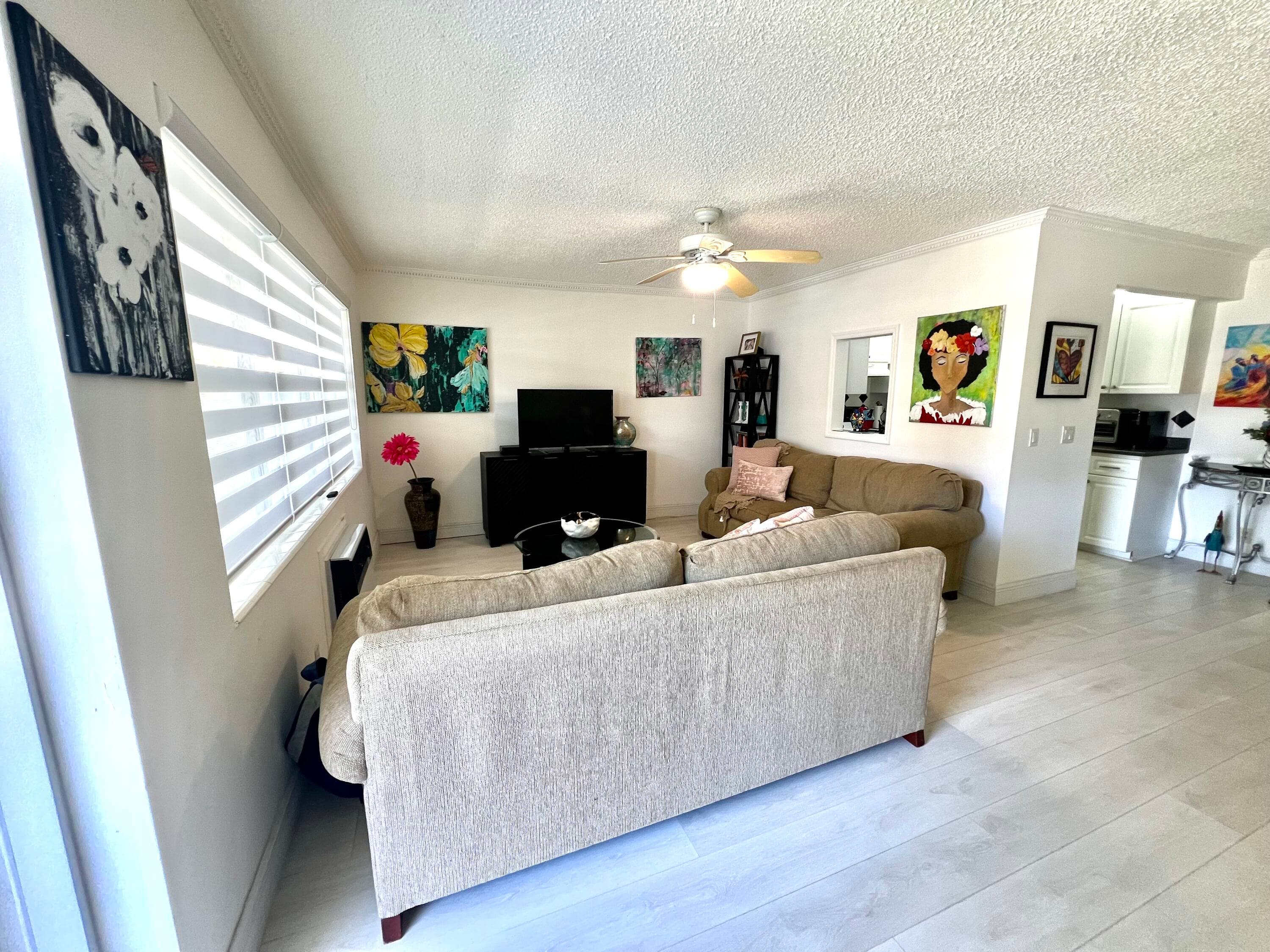 635 Durham W, Deerfield Beach, FL 33442 — photo 4 of 18