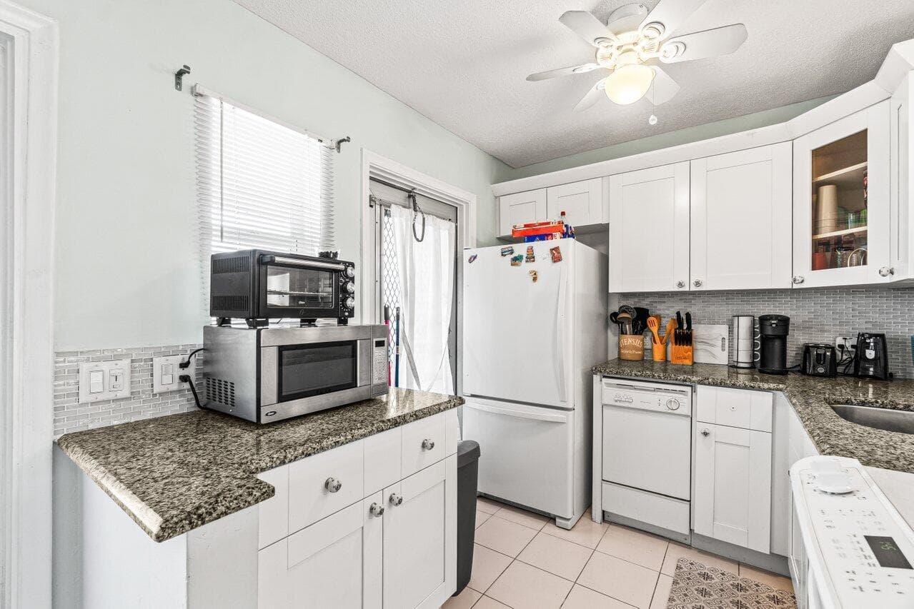 2121 NE 1st Court 202, Boynton Beach, FL 33435 — photo 7 of 28