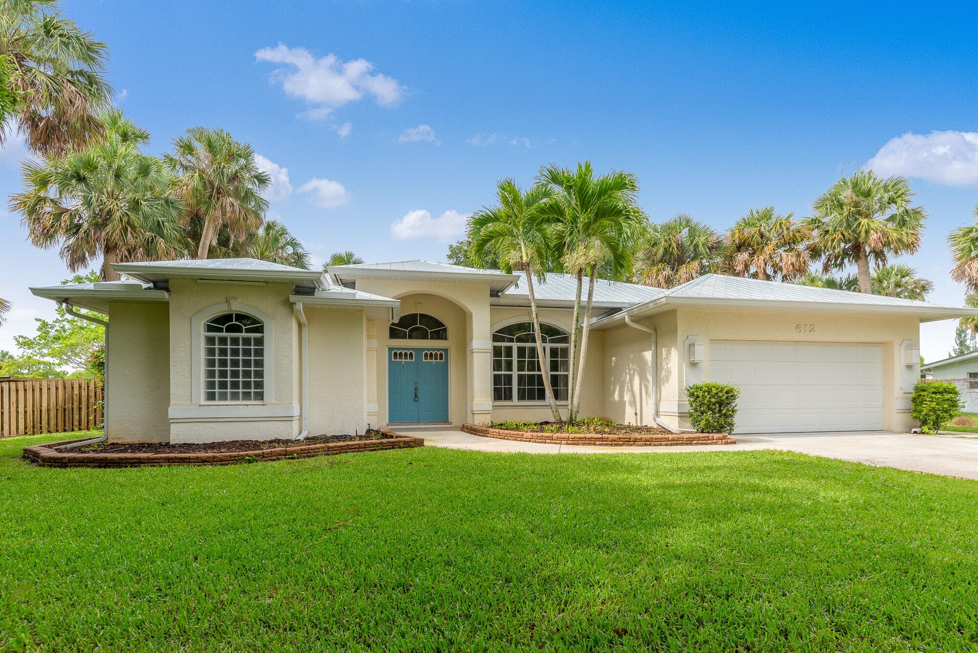 612 SE 6th Street, Stuart, FL 34994 — photo 1 of 40