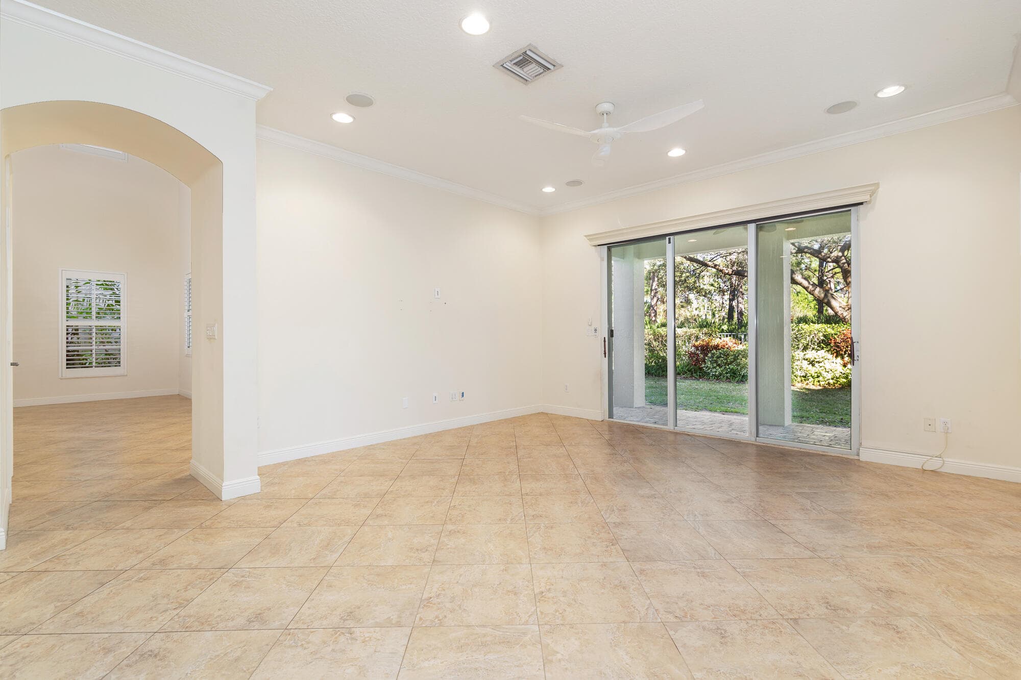 957 Mill Creek Drive, Palm Beach Gardens, FL 33410 — photo 17 of 48