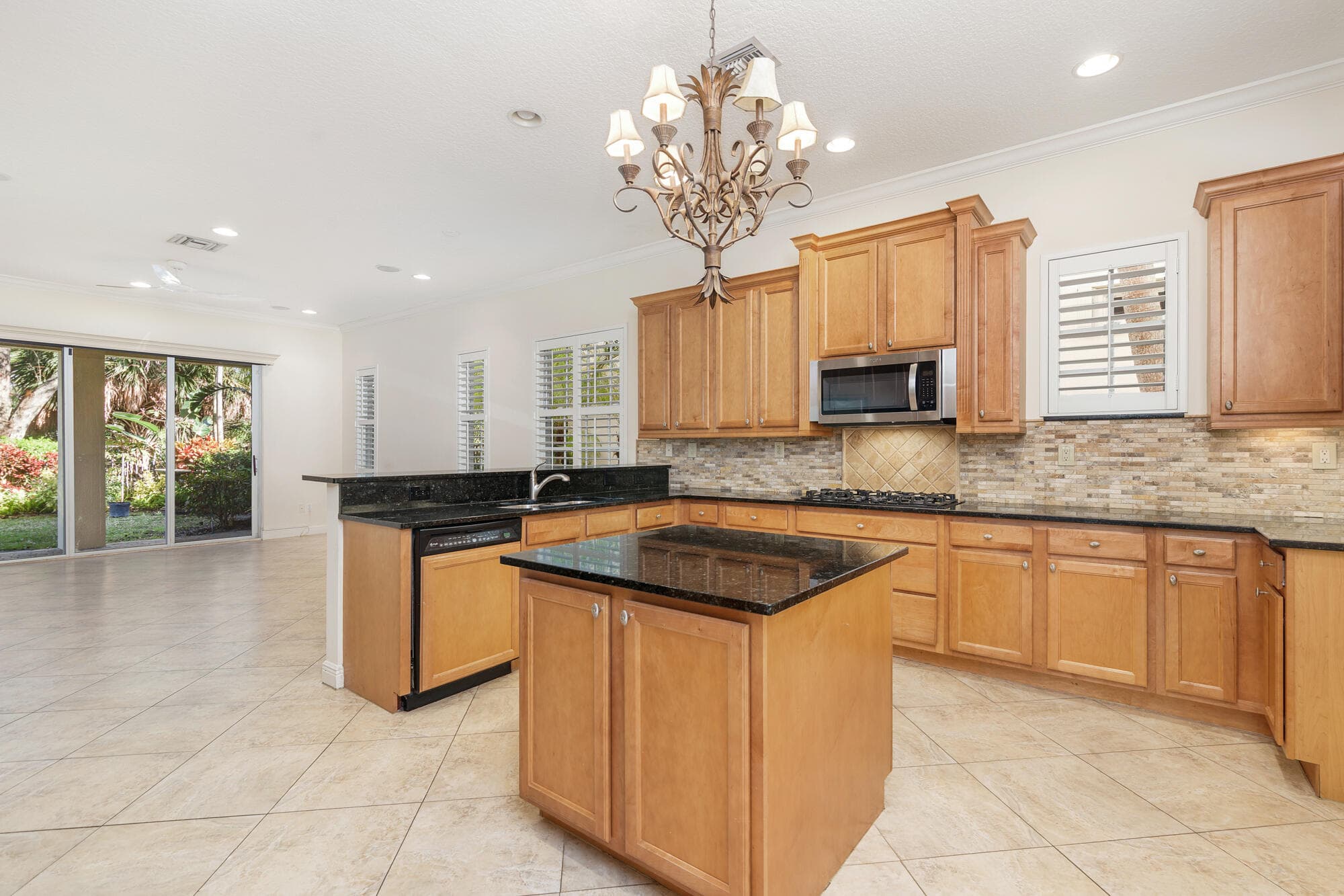 957 Mill Creek Drive, Palm Beach Gardens, FL 33410 — photo 11 of 48