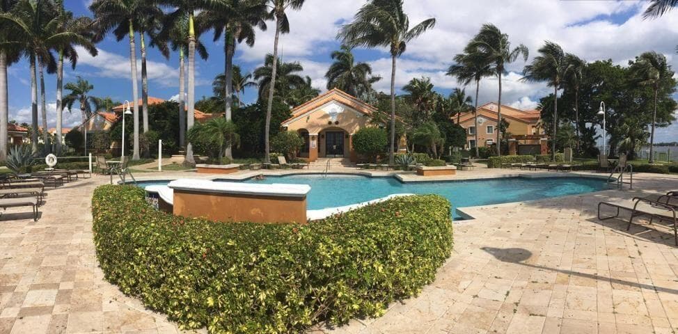 117 Yacht Club Way 205, Hypoluxo, FL 33462 — photo 13 of 29