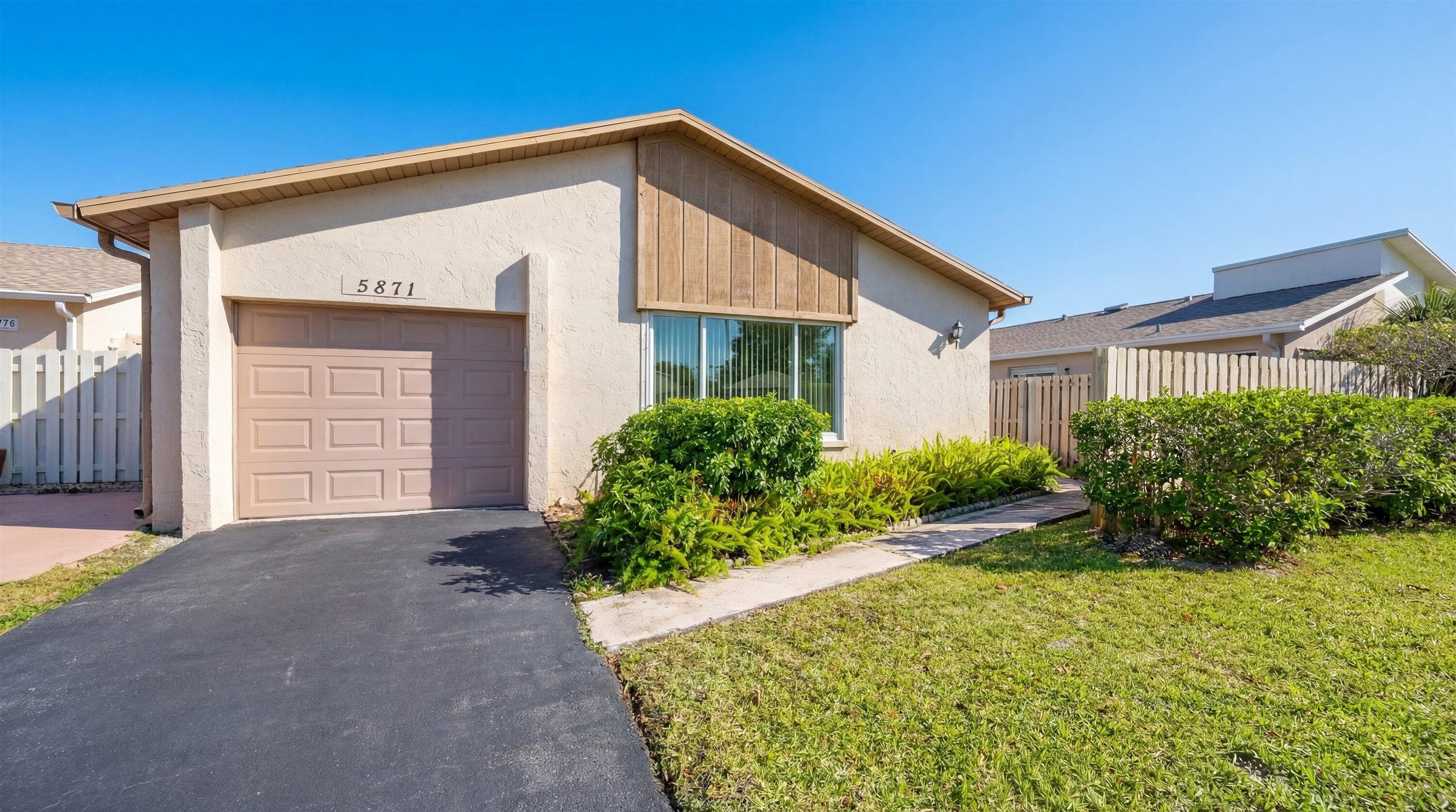 5871 Mirror Lakes Boulevard, Boynton Beach, FL 33472 — photo 2 of 28