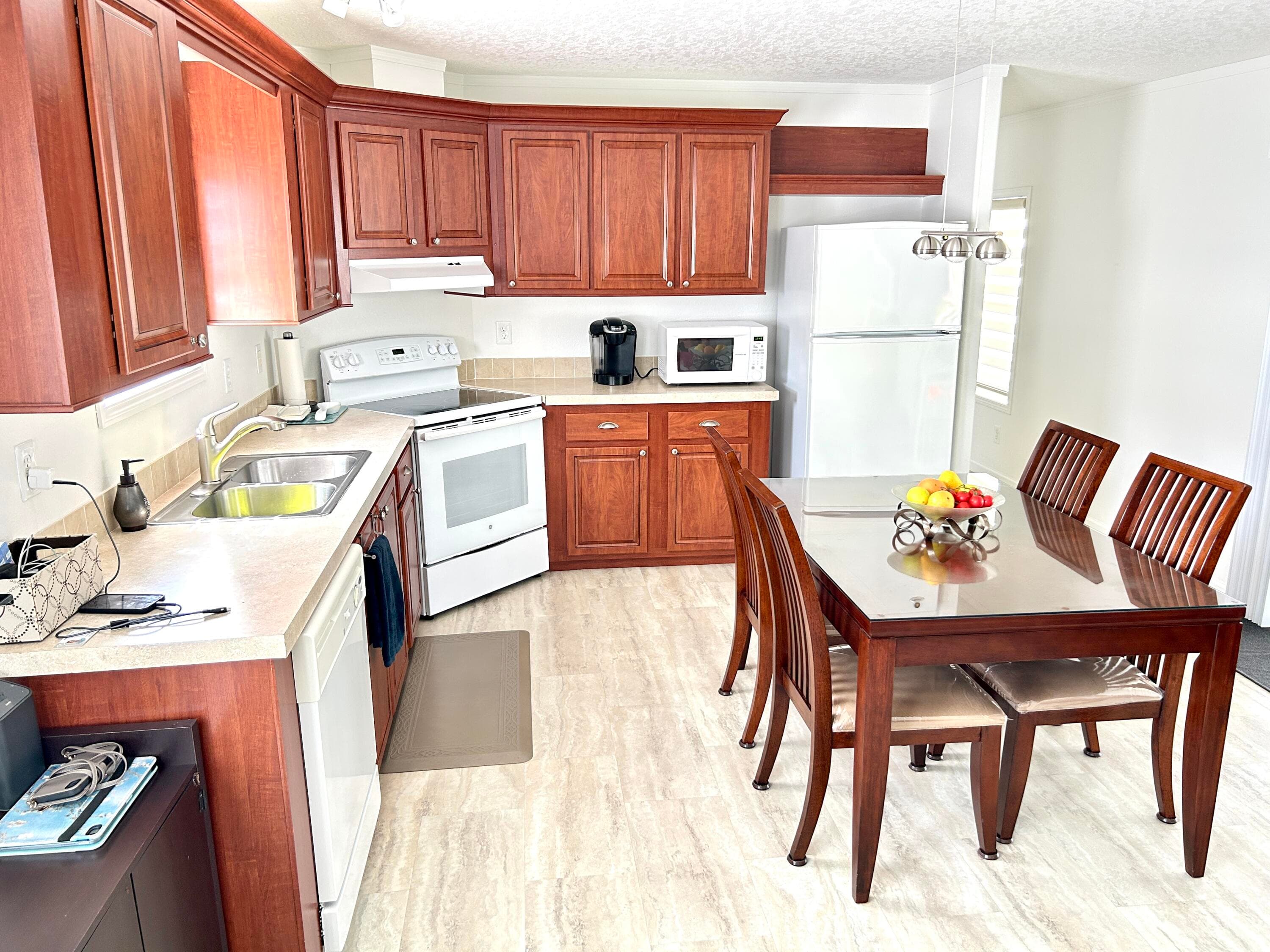 613 Jasmine Lane, Deerfield Beach, FL 33442 — photo 3 of 32