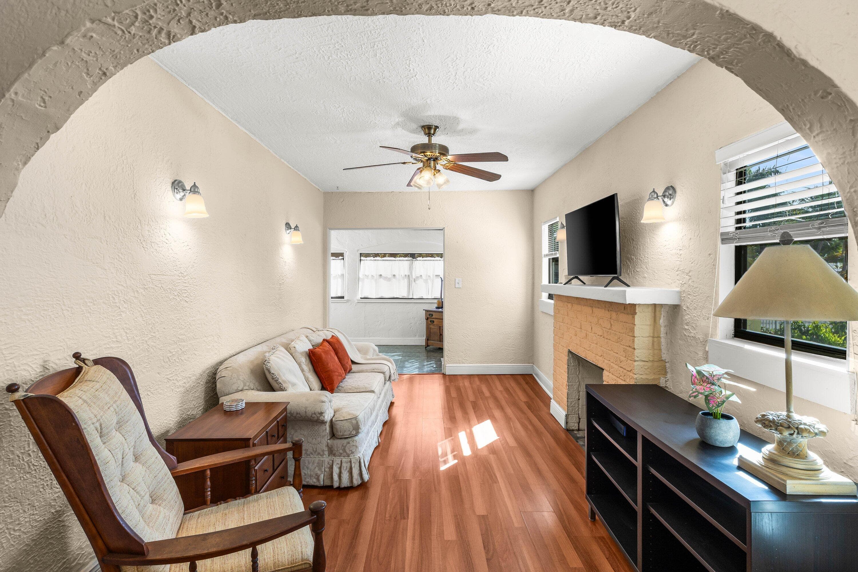 921 S M Street, Lake Worth Beach, FL 33460 — photo 6 of 63