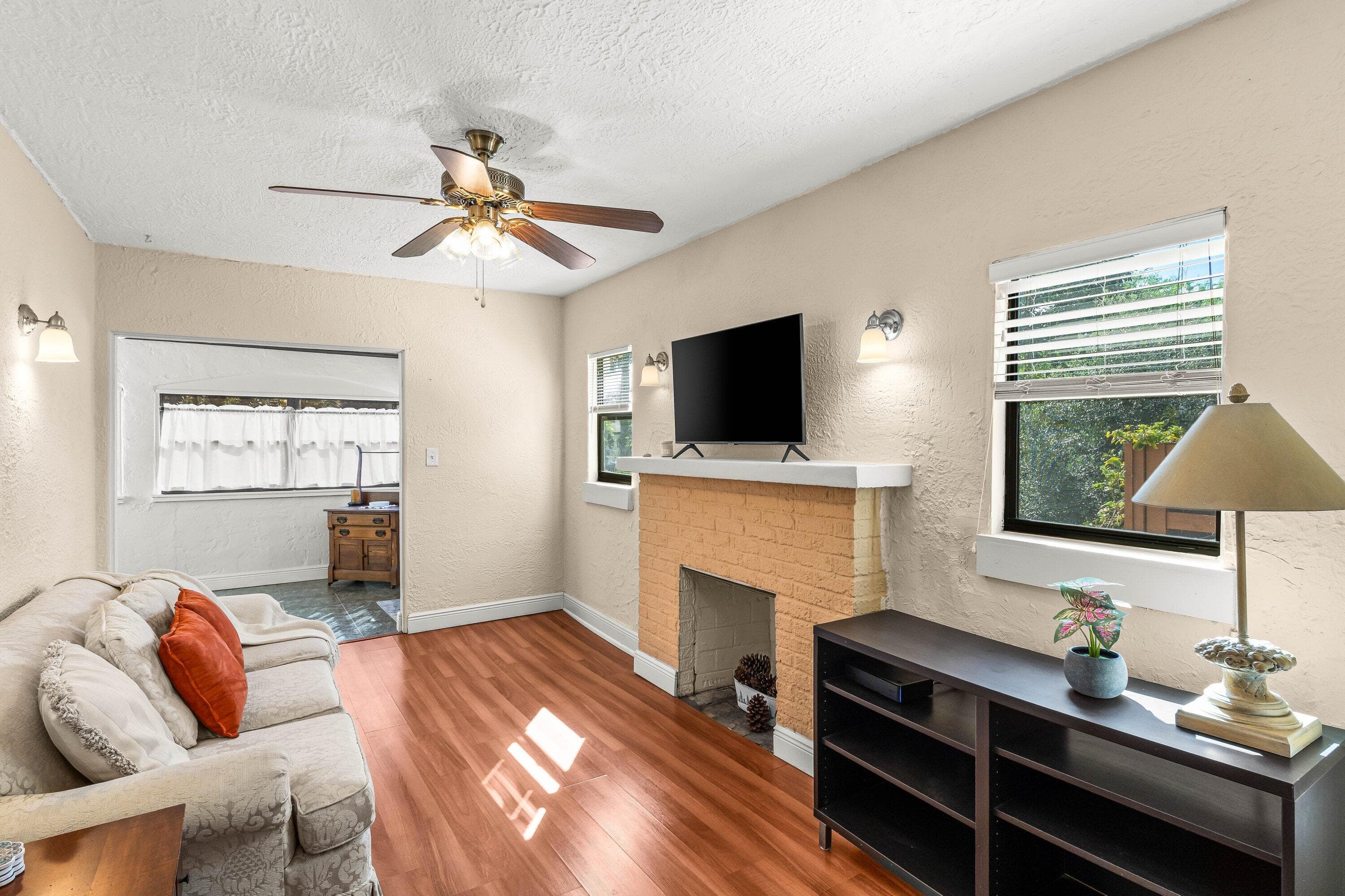 921 S M Street, Lake Worth Beach, FL 33460 — photo 3 of 63