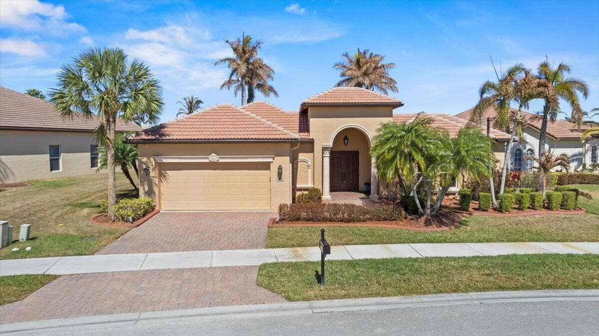 814 SW Saint Julien Court, Port St. Lucie, FL 34986 — photo 3 of 56